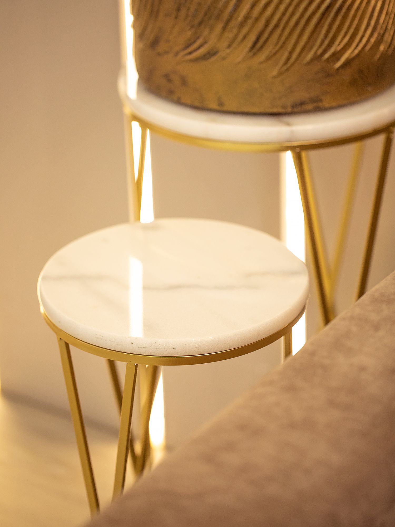 Столики приставные с белым мрамором, набор Glasar 54-015/014