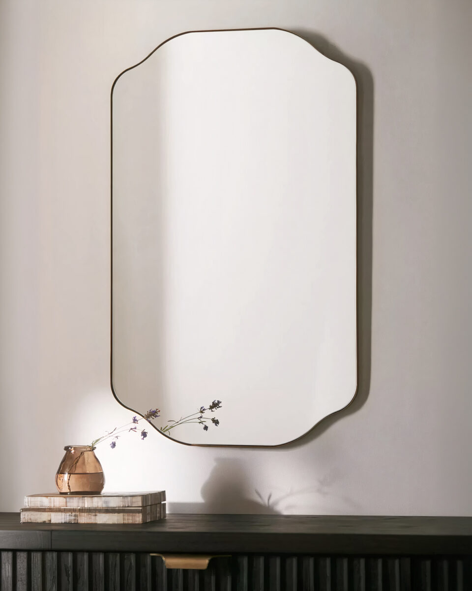 Настенное зеркало Элтон в золотой раме Louvre Home DWM090824PND