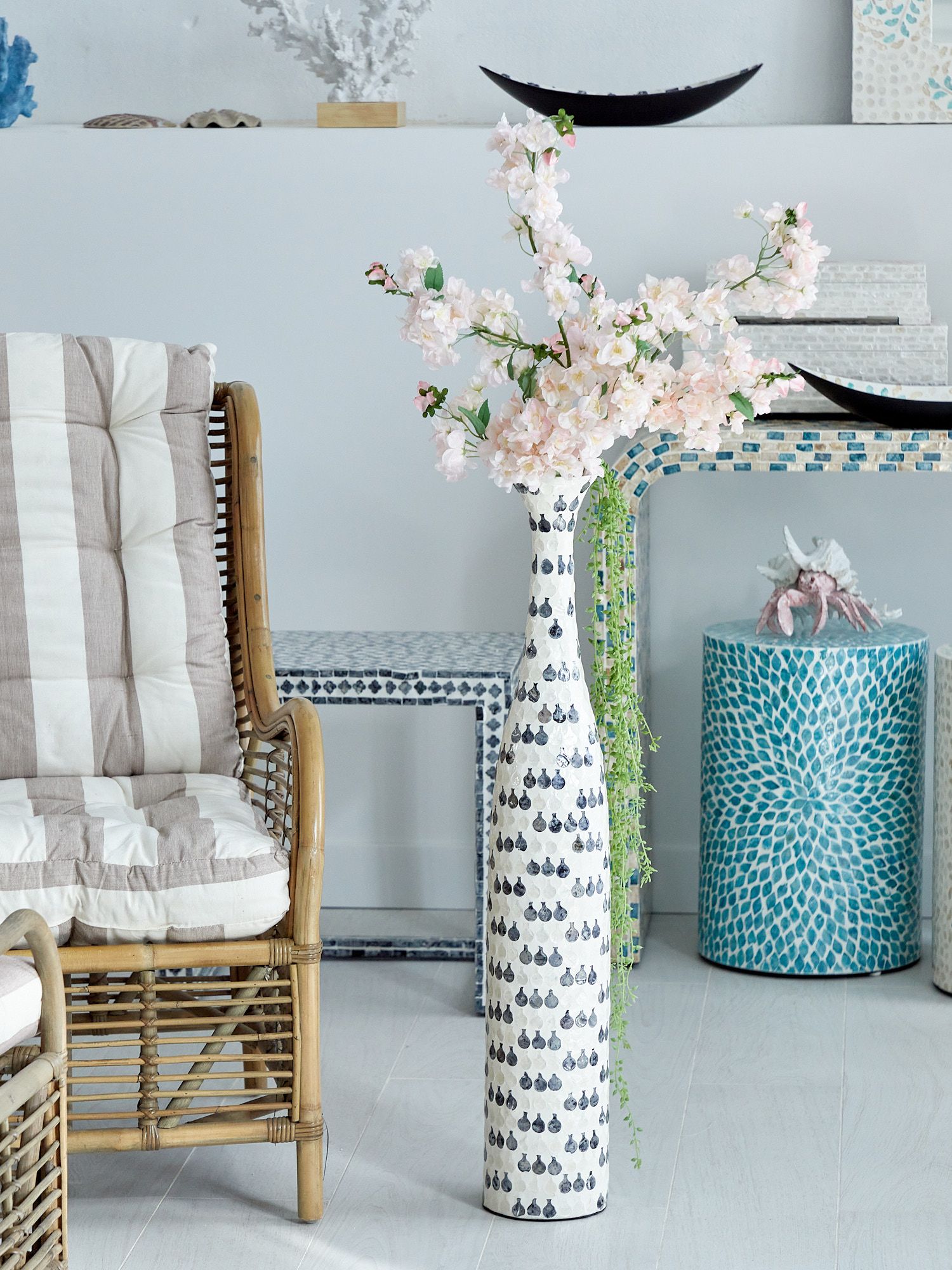 Ваза декоративная с отделкой раковинами устриц Glasar 67-028