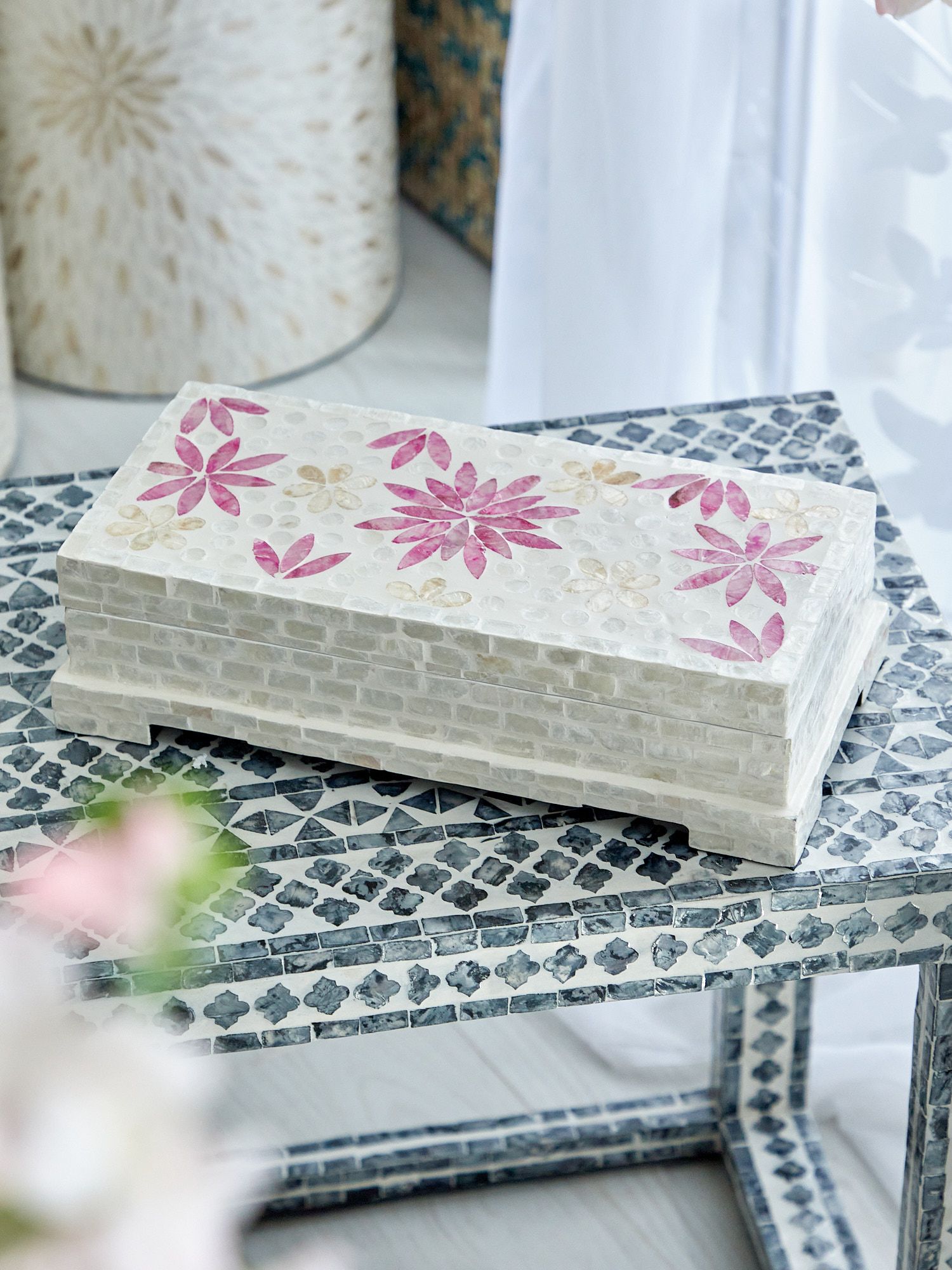 Шкатулка с отделкой раковинами устриц Glasar 67-003-W/2