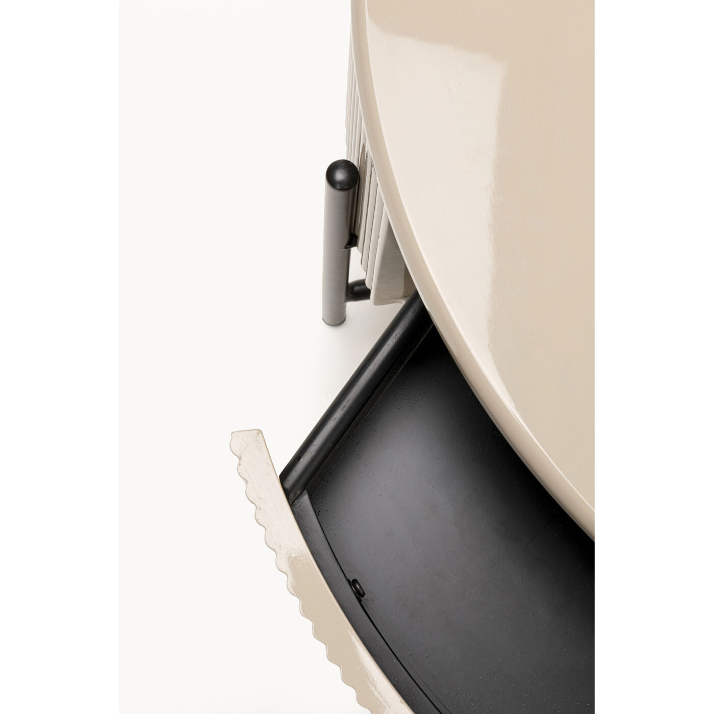 Стол кофейный Riffle Ø80cm KARE 70805