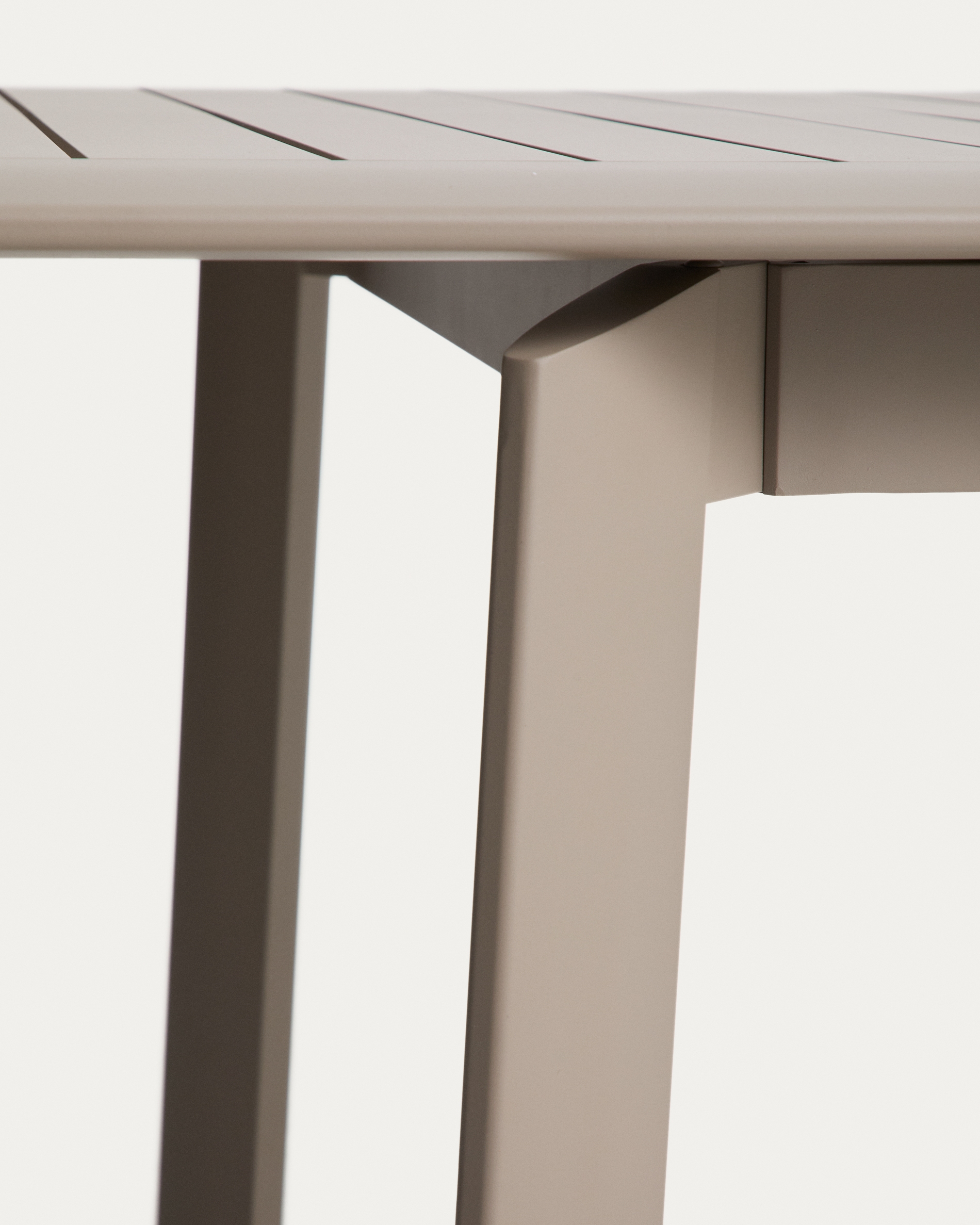 Раздвижной уличный стол Brela из алюминия цвета taupe 205(287) x 100 см La Forma 482582