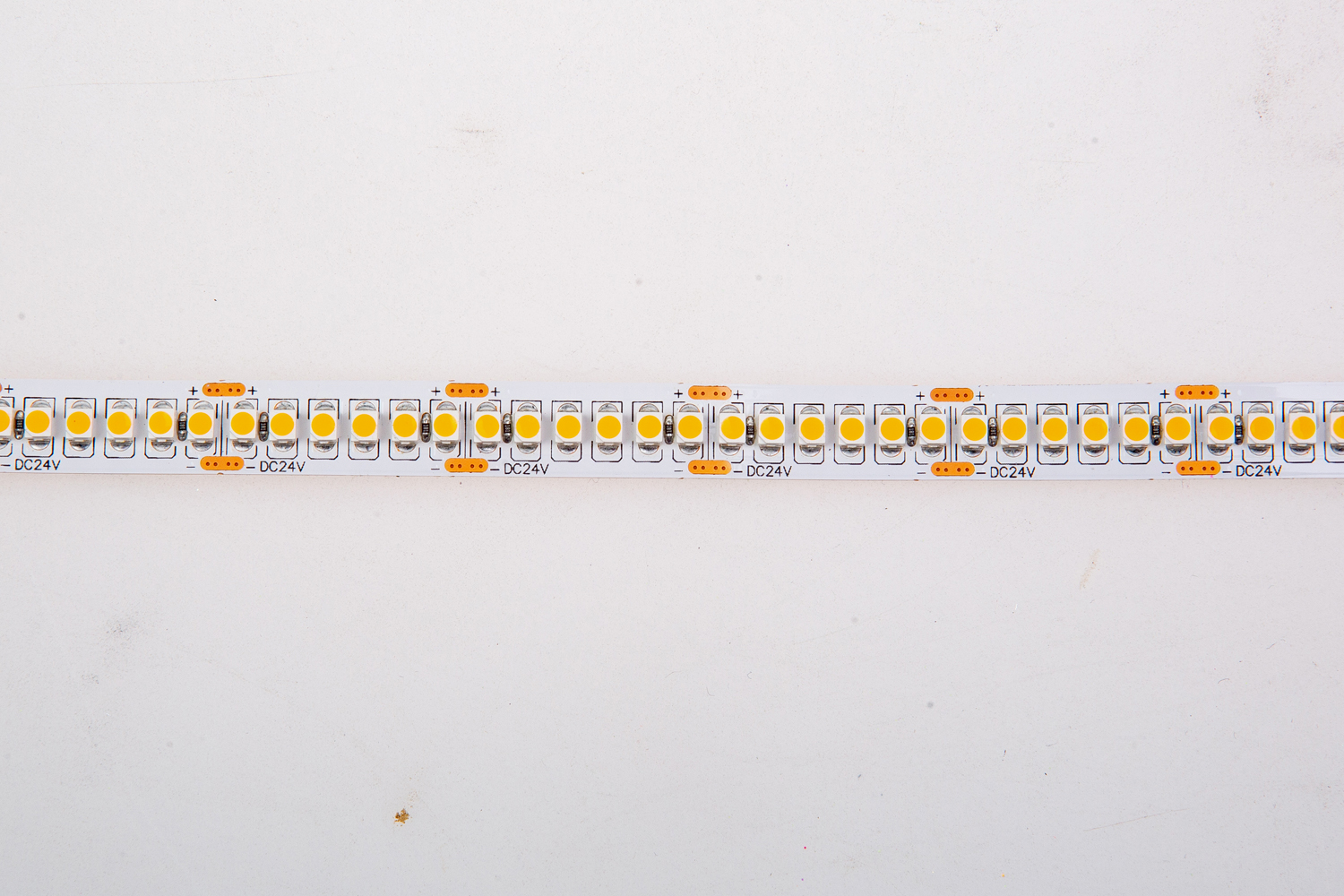 Светодиодная лента Donolux DN18331WWRA95