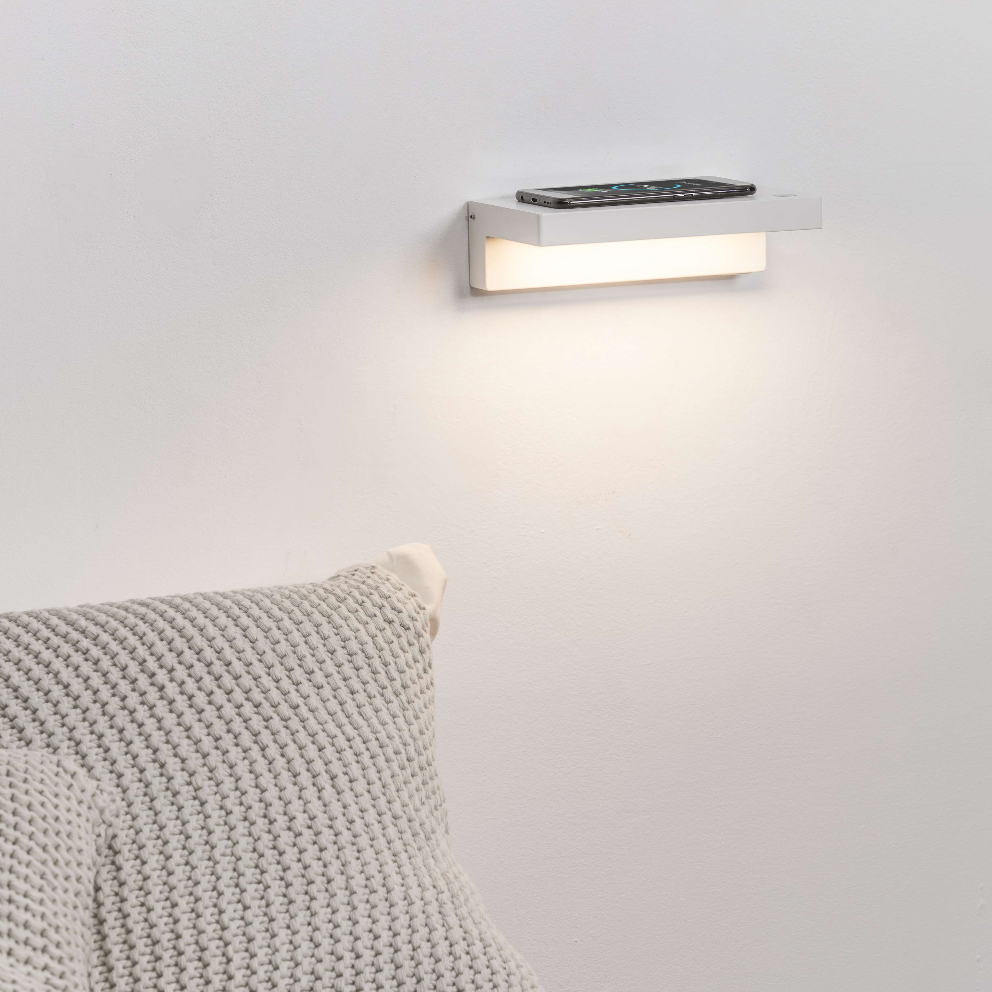 Бра Well с беспроводной зарядкой +USB Faro