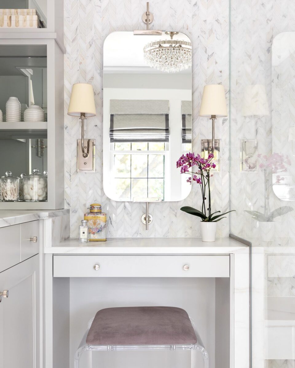 Серебряное настенное зеркало Линарес Louvre Home LHDWM281523ZYH