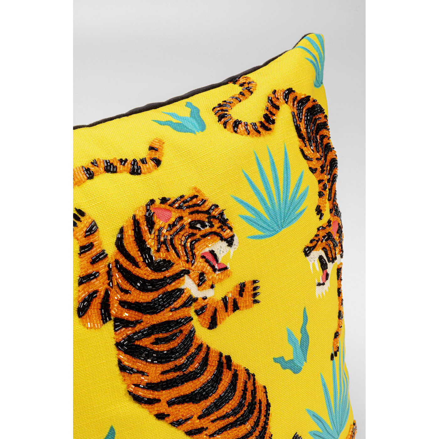 Подушка Tiger Love Yellow 45x45cm KARE 57271