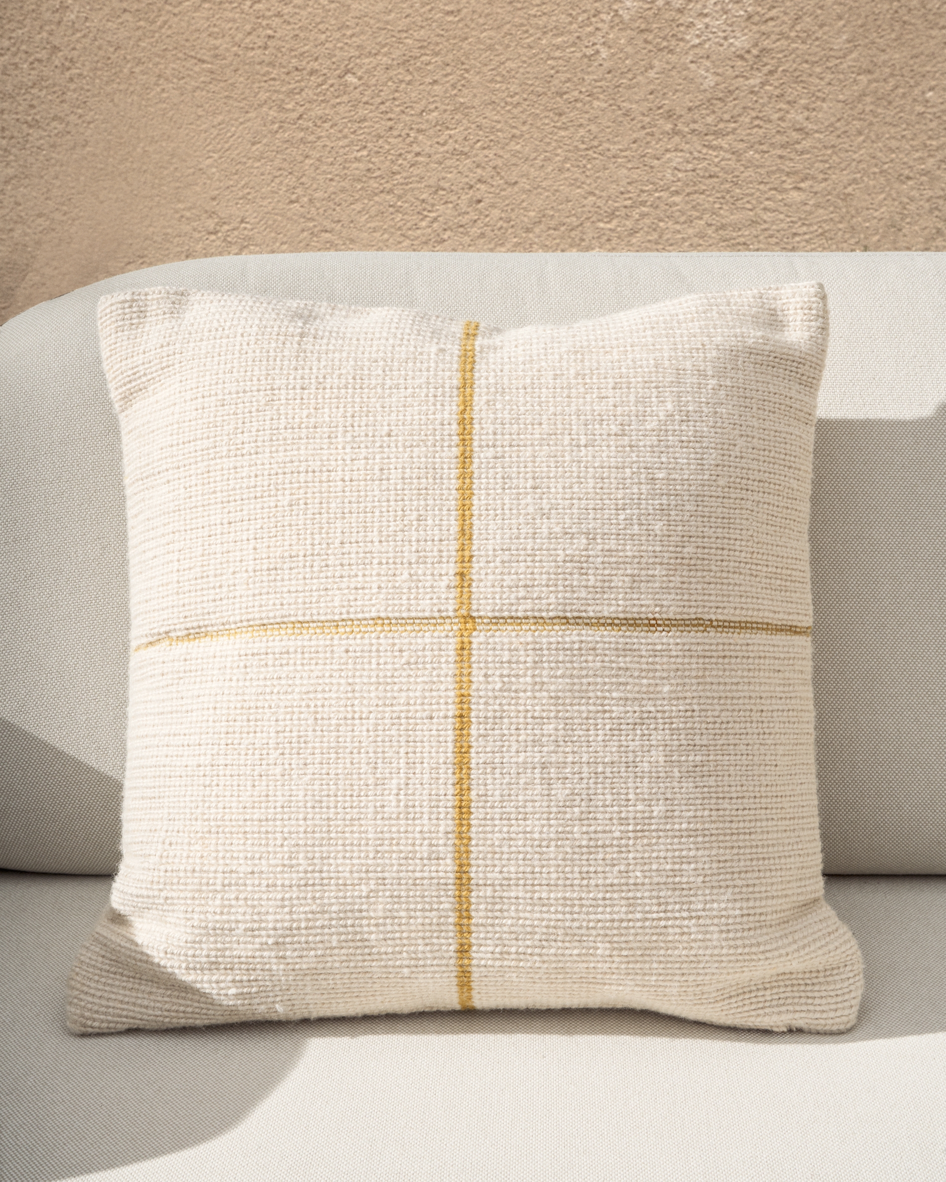 Чехол для подушки Atima с полосками желтого цвета, жаккардовый, 100% ПЭТ, 45 x 45 см La Forma 481369