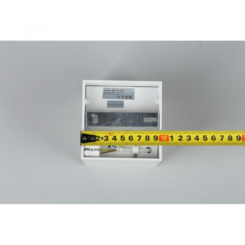 Накладной светильник Omnilux OML-101109-01