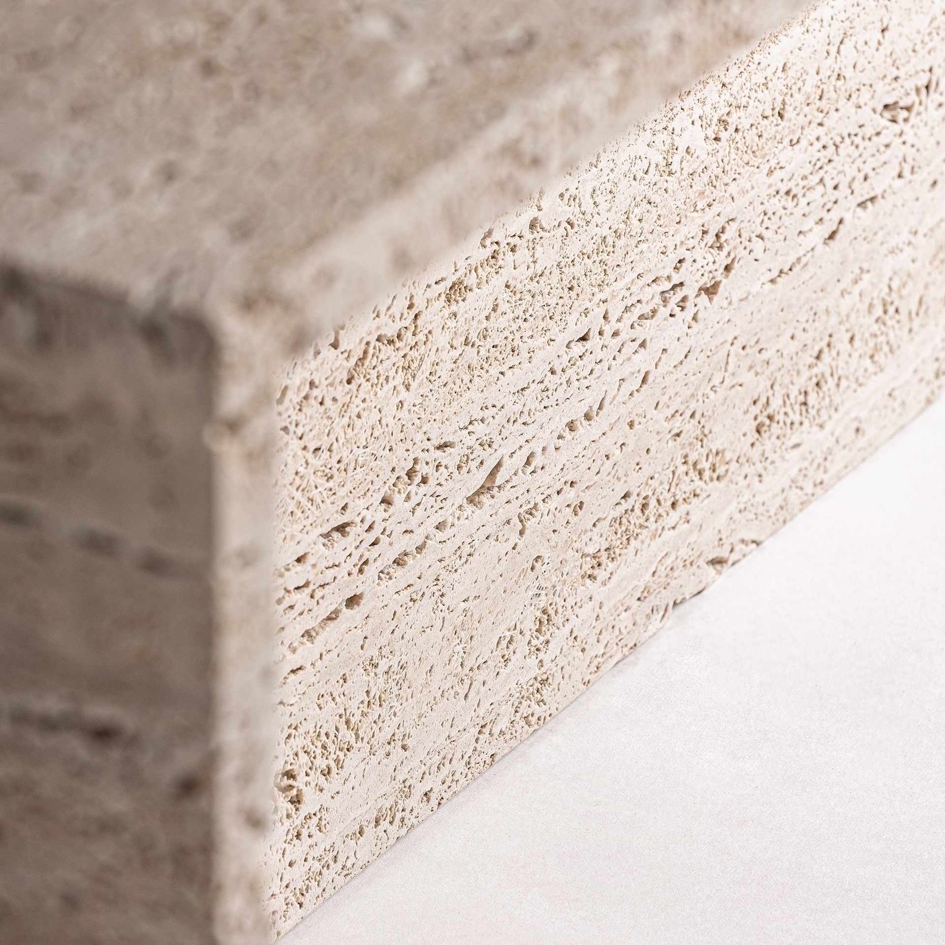 Журнальный столик Theuville из травертина 50x40 Vical