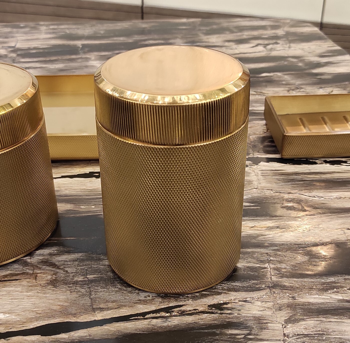 Банка Restoration Hardware Laval Aged brass