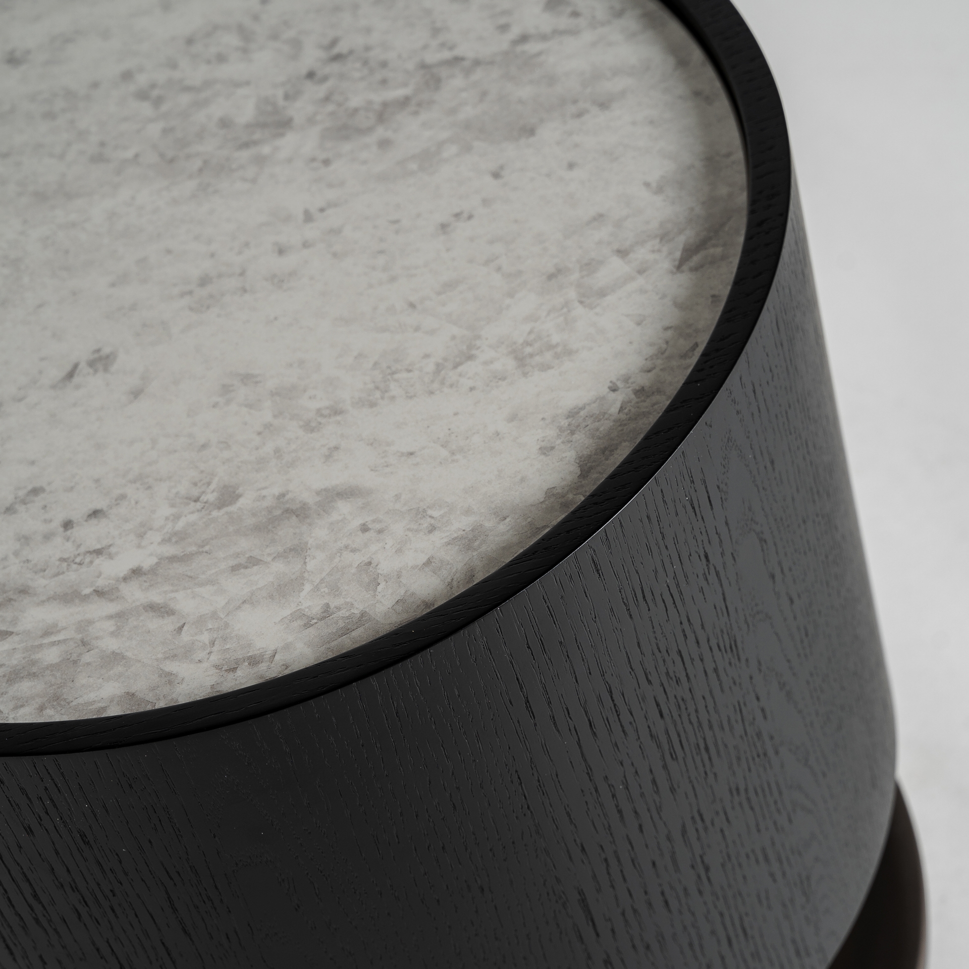 Приставной столик Breil черно-белый Vical