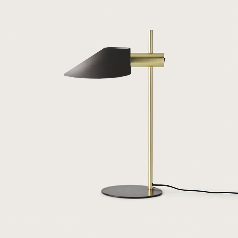Настольная лампа Cohen латунь - черный плафон Aromas del Campo