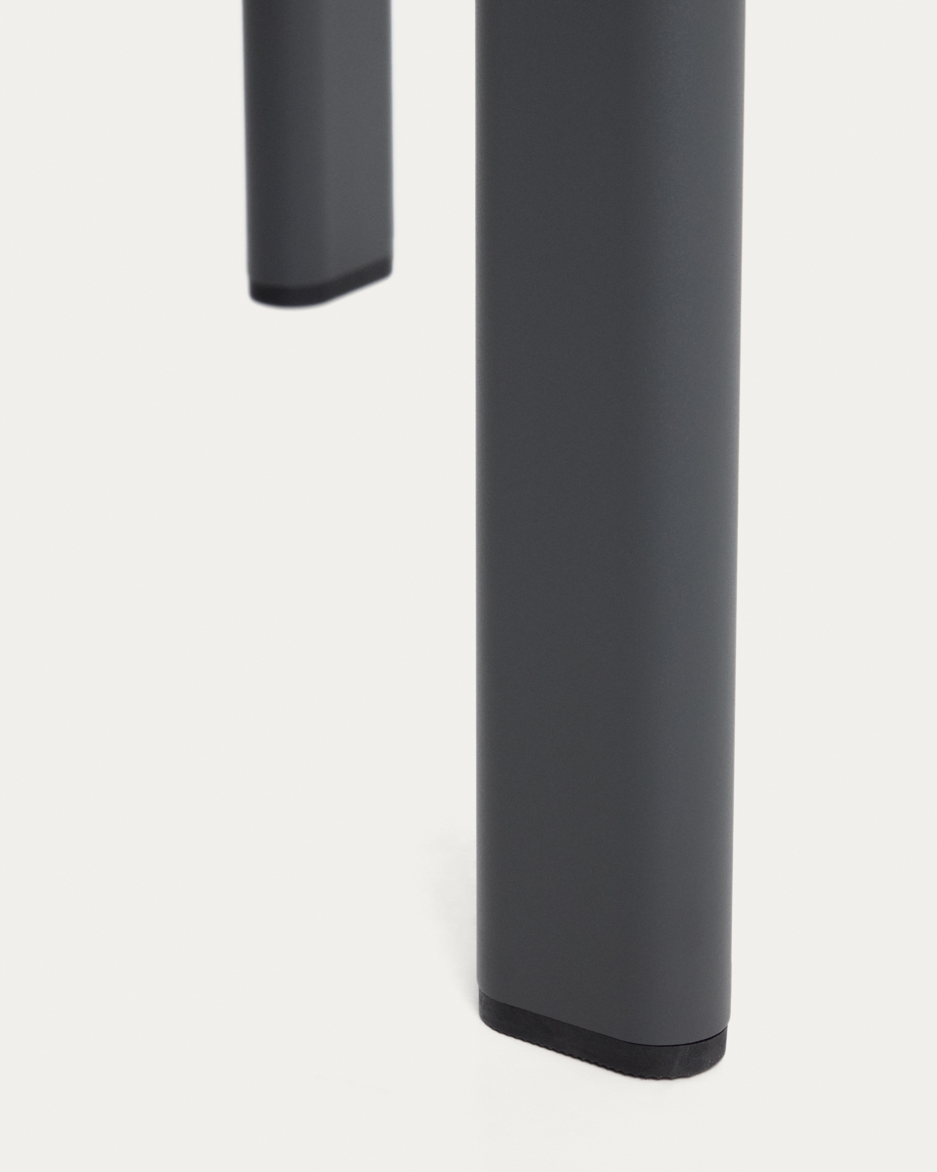 Уличный стол Anafi с графитовой столешницей из спеченного камня, 140 x 80 см La Forma 482163