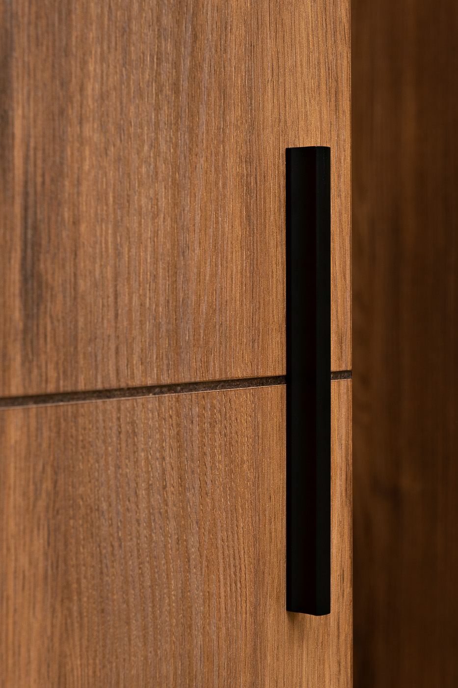 Шкаф-пенал Alto с полками цвет дуб Garda Decor GD-10008-2