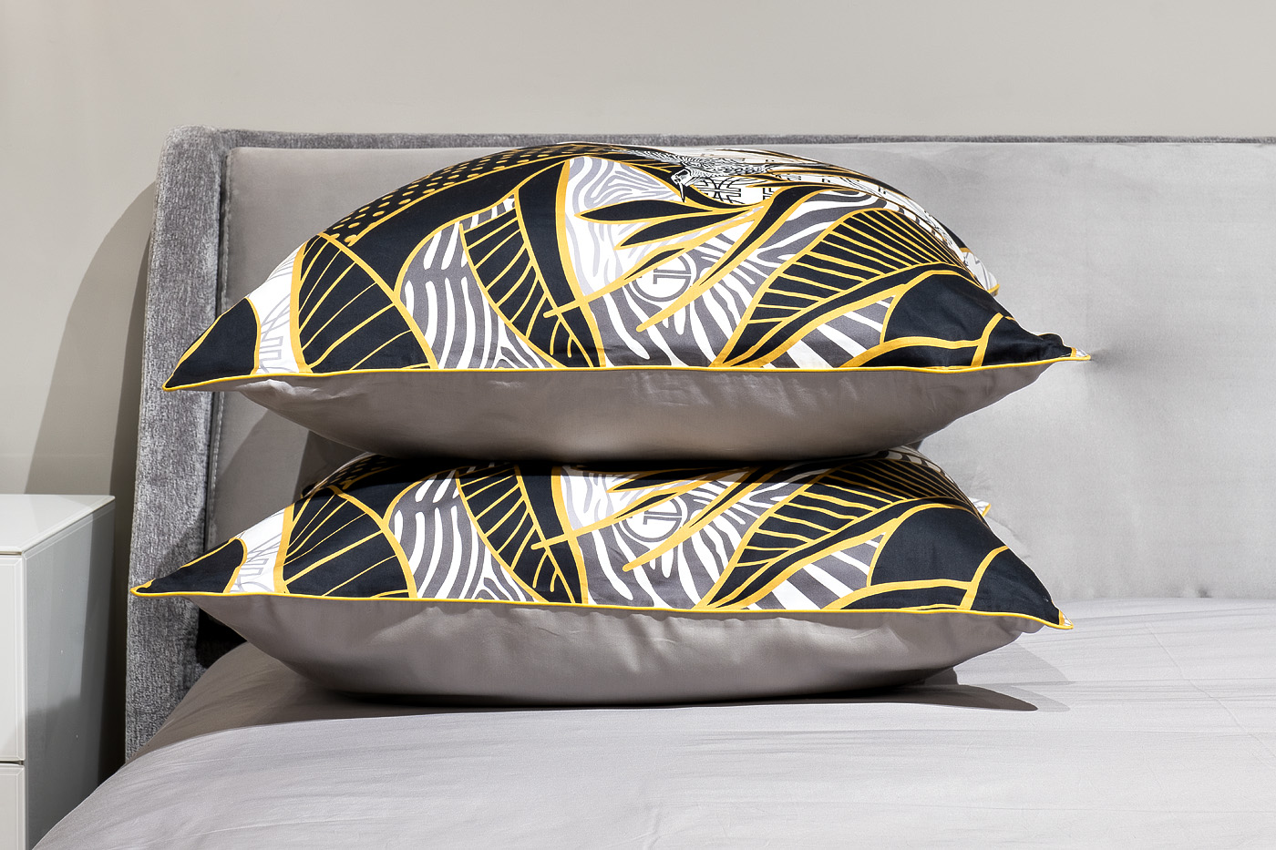 Комплект из 2х наволочек Тропики 70х70см золото/серый Garda Decor 130HB-00009