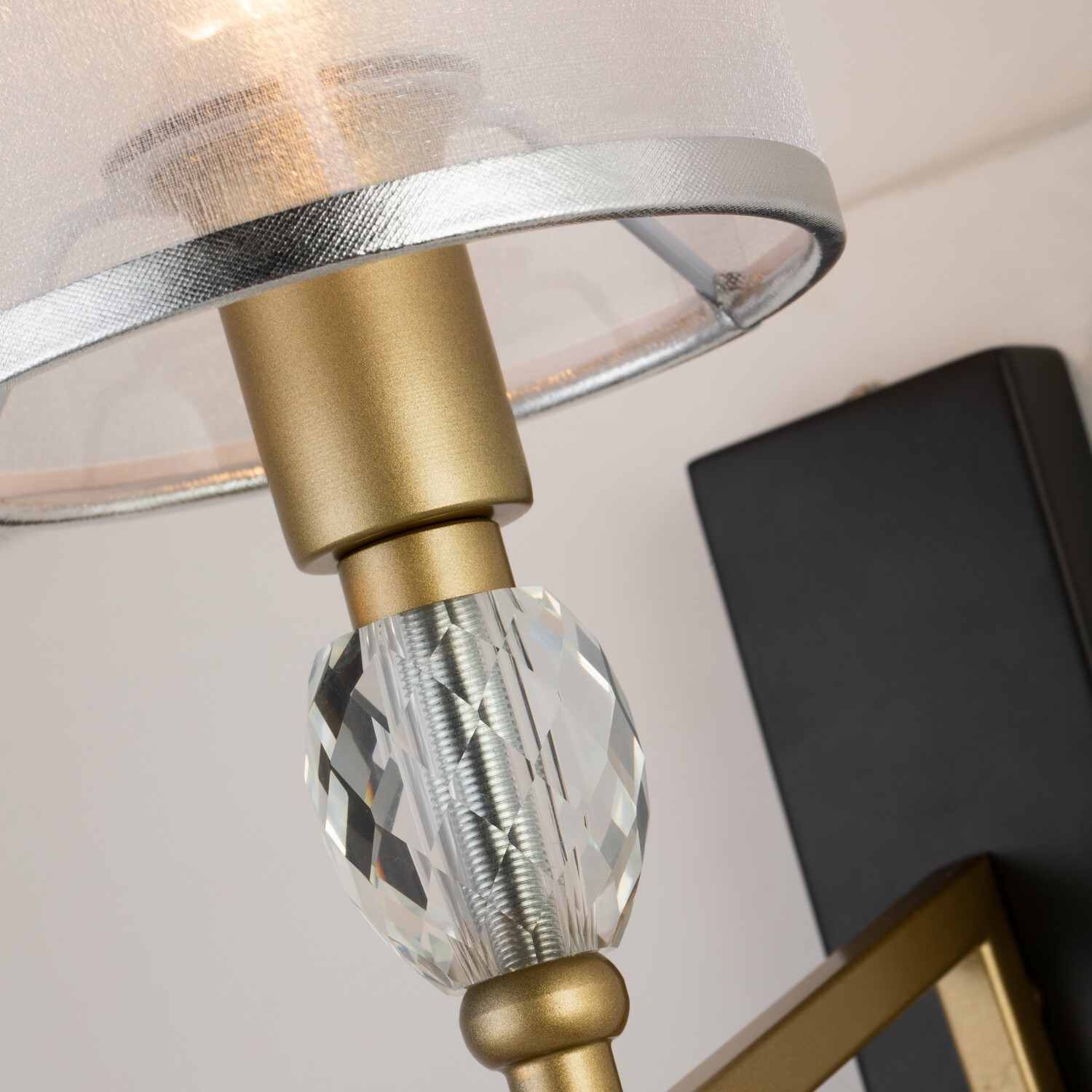 Настенный светильник Favourite 2701-1W