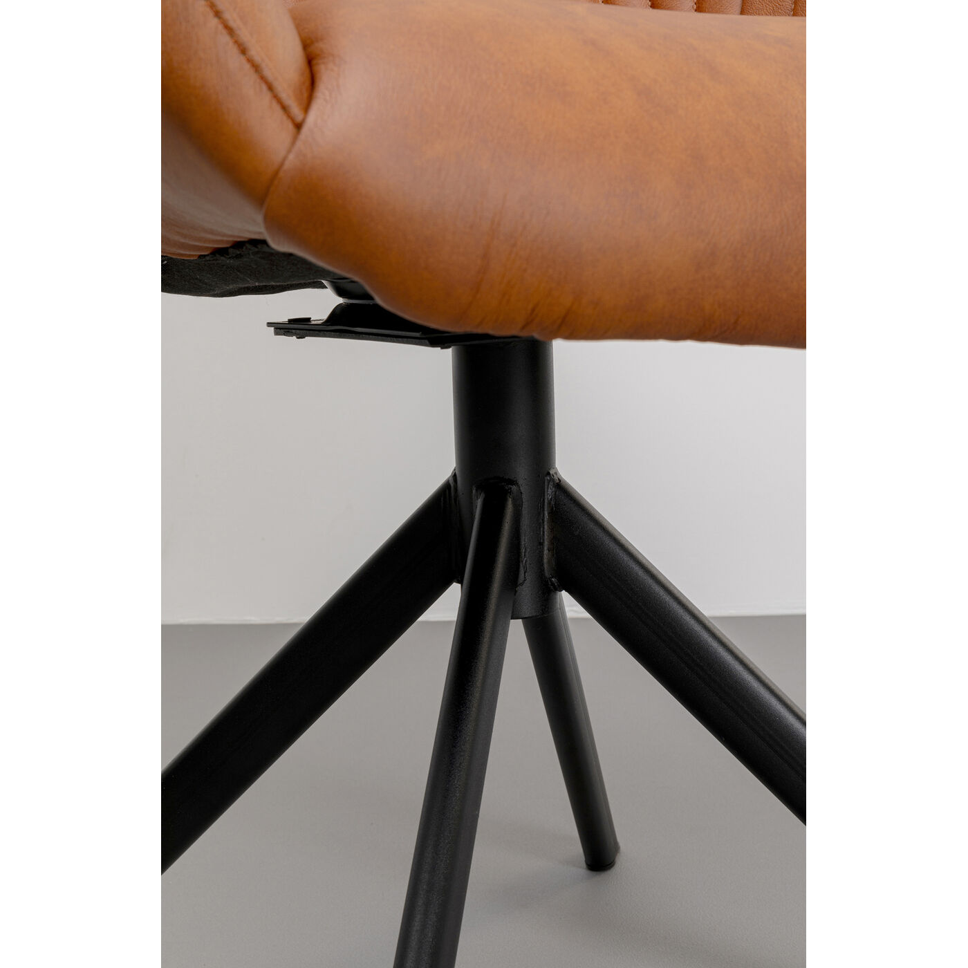 Кресло вращающееся Calvin KARE 70445