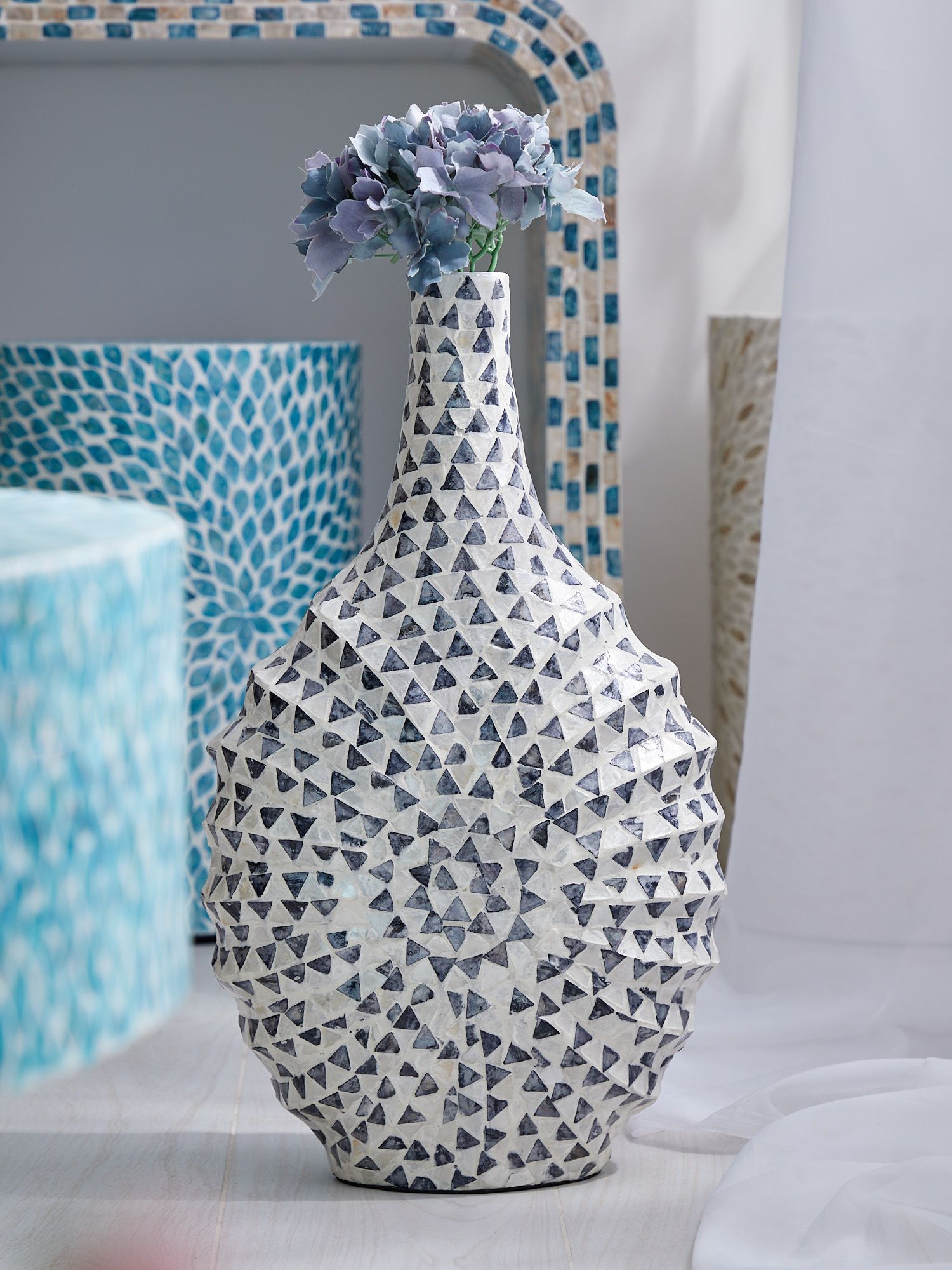 Ваза декоративная с отделкой раковинами устриц Glasar 67-029