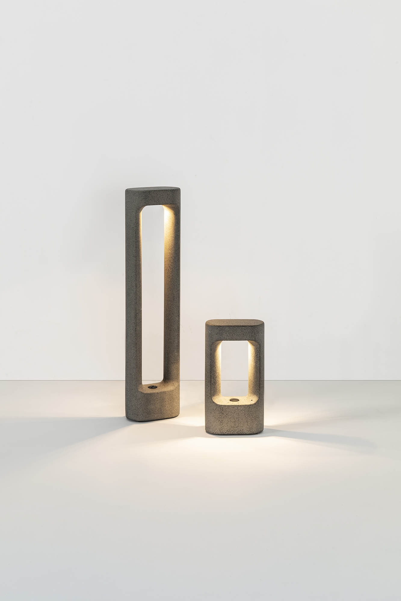 Проблесковый маячок TOTEM 285 серого цвета 3000K Faro