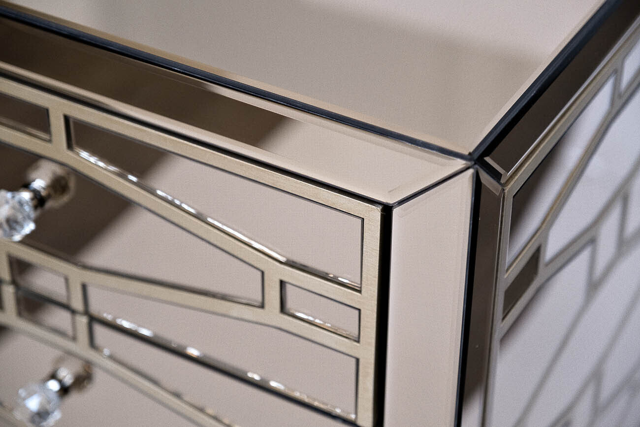 Тумбочка зеркальная с ящиками Garda Decor KFG046