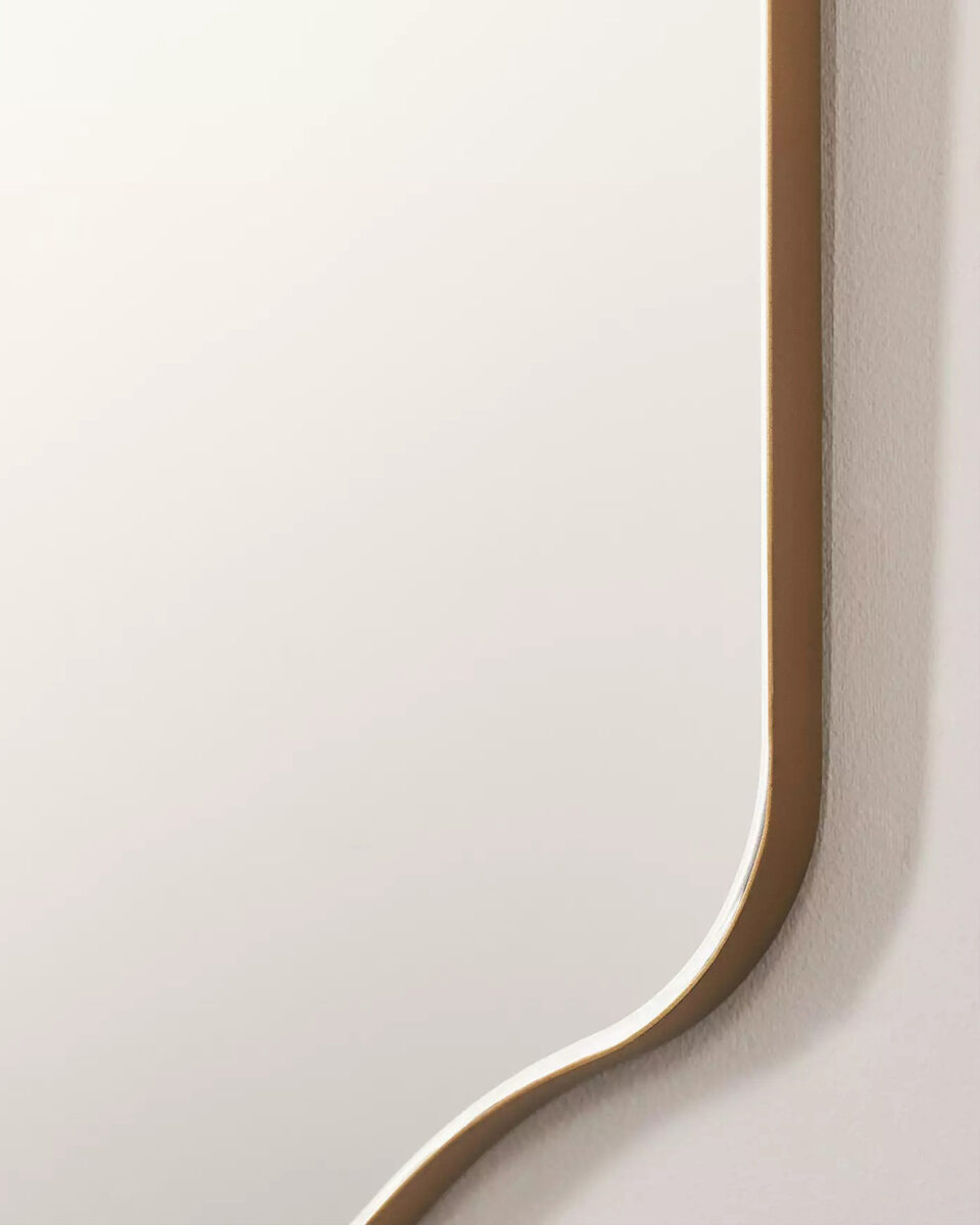 Настенное зеркало Элтон в золотой раме Louvre Home DWM090824PND