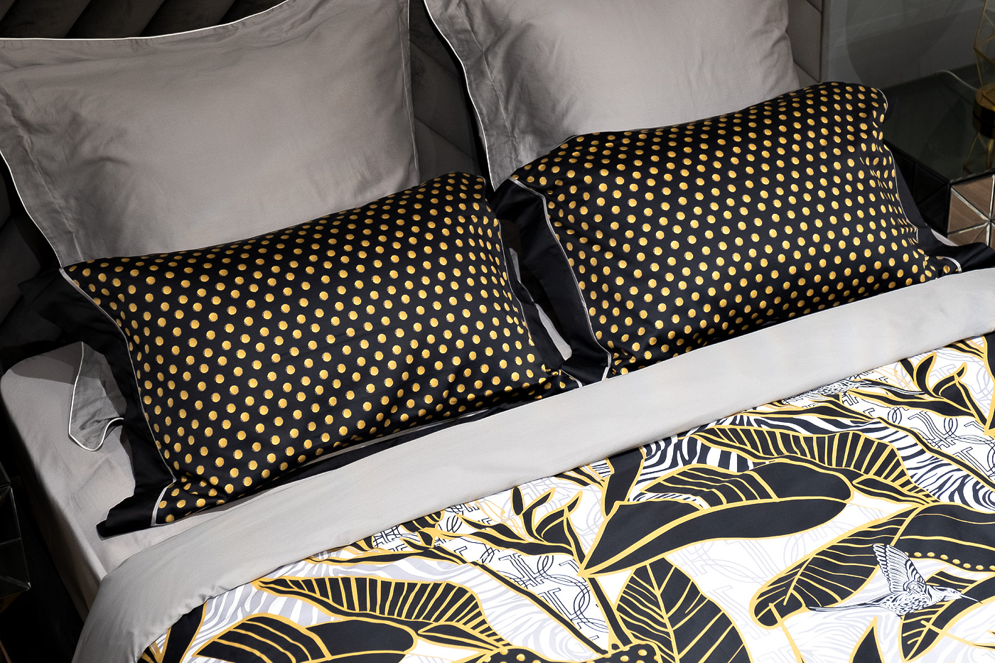 Комплект из 2х наволочек Тропики 50х70см золото/черный Garda Decor 130HB-00010