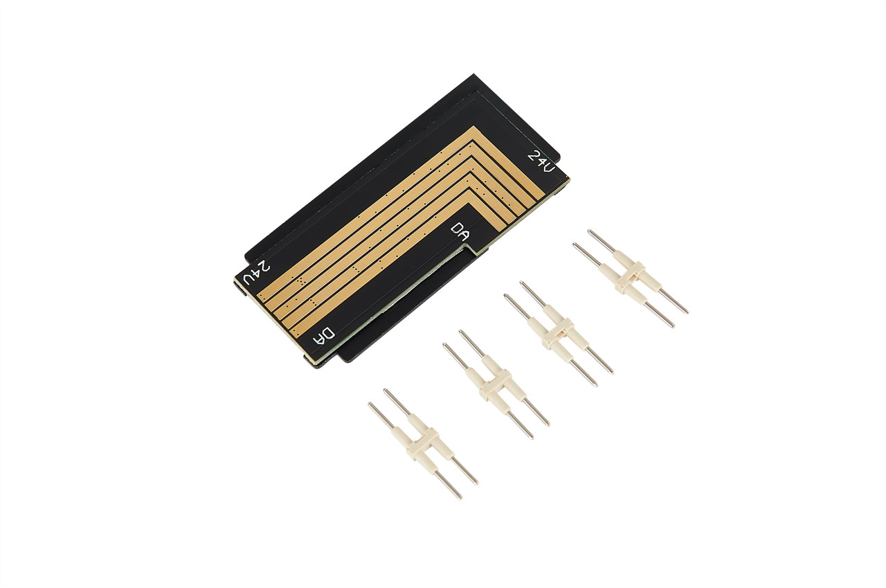 Угловая плата  черного цвета для магнитного шинопровода Donolux Corner Plate DLMX Black Sp