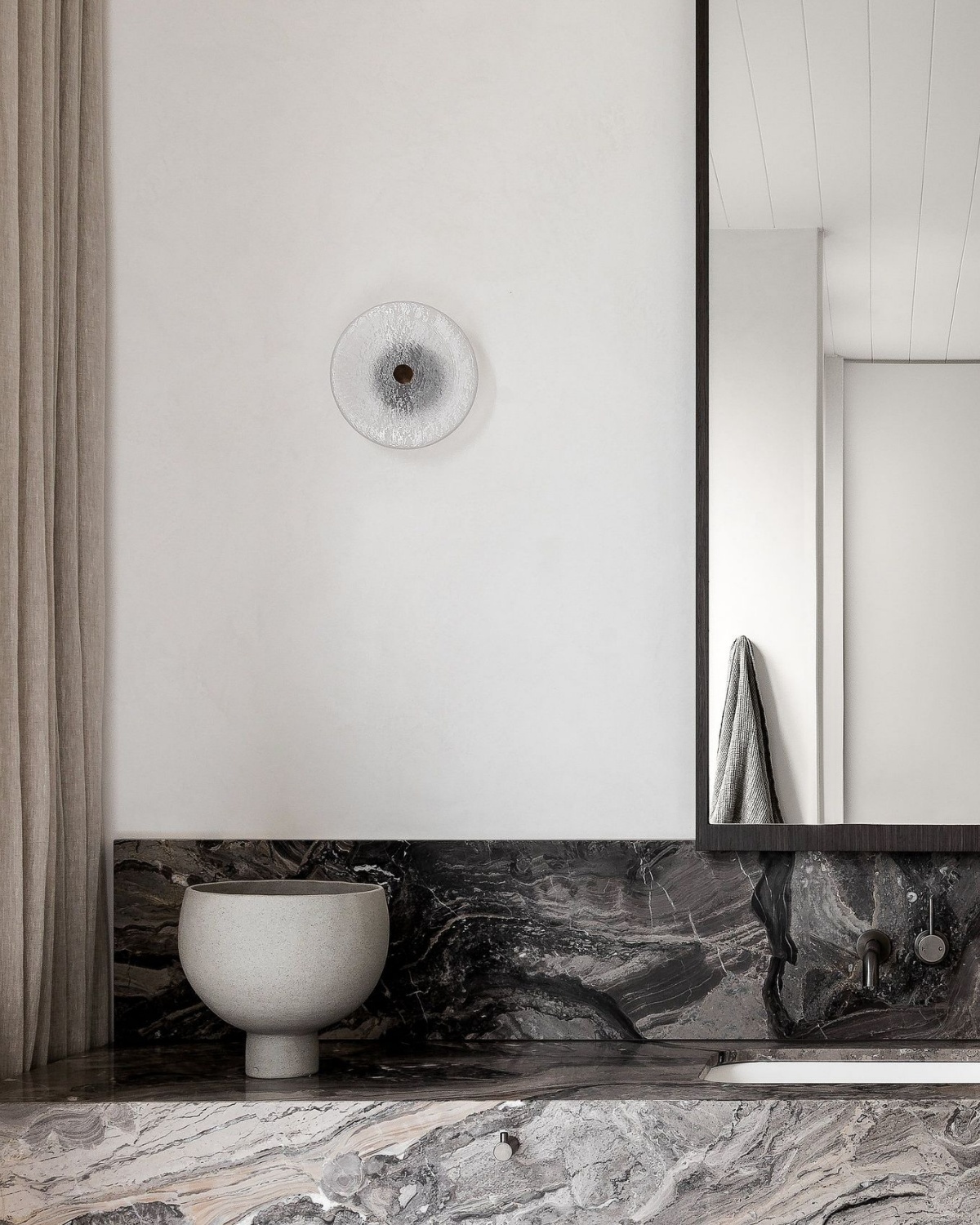 Чёрный настенный светильник Милфорд Louvre Home LSC540325XNP