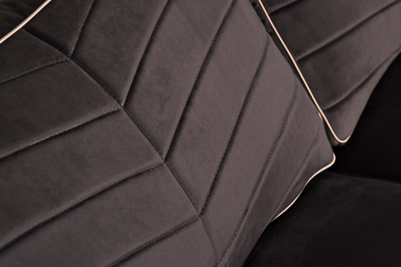 Диван Madrid Memory трехместный велюровый серый с кантом Garda Decor MADRID-Mem2K-СЕР-Riv96+Atl126