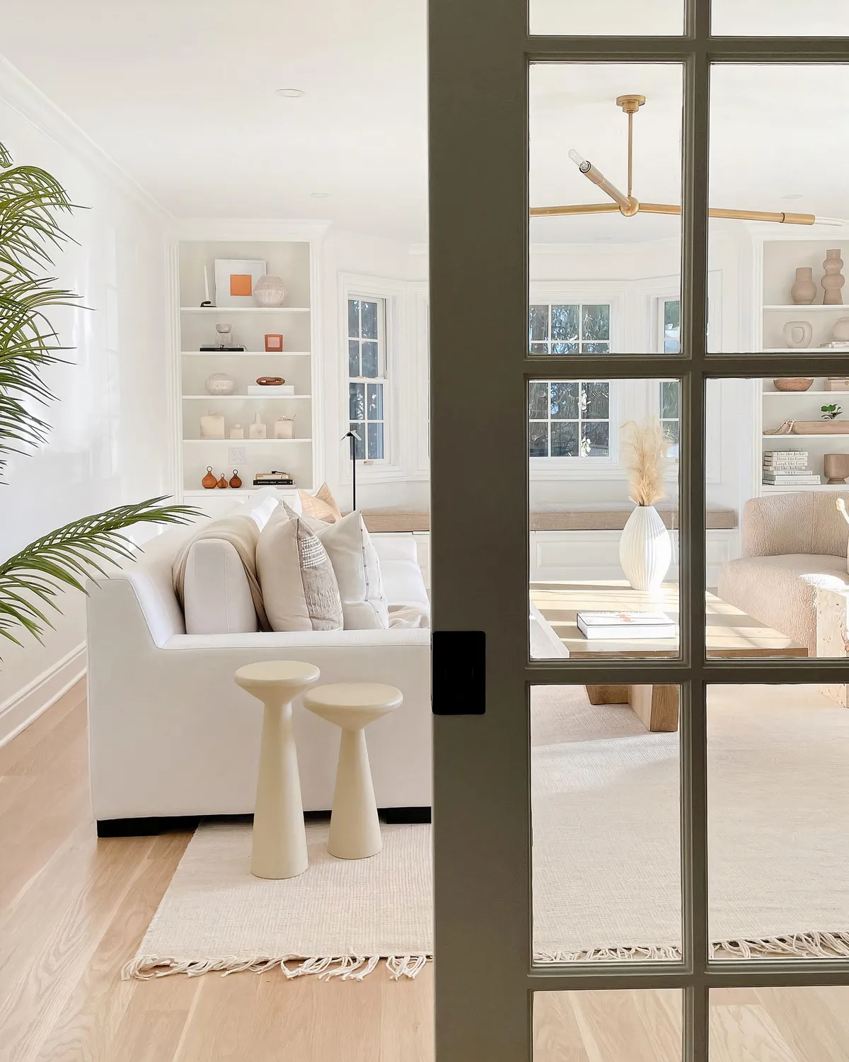 Комплект белых приставных столиков Сомерсет Louvre Home FST210924RJ