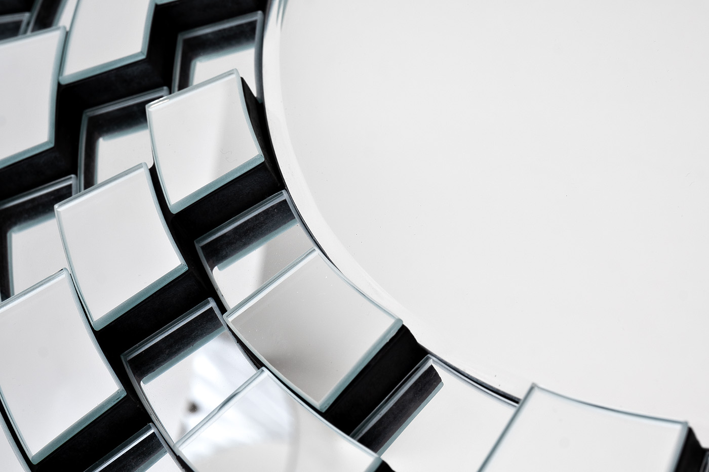 Зеркало круглое в раме из зеркальных элементов Garda Decor 50SX-1915