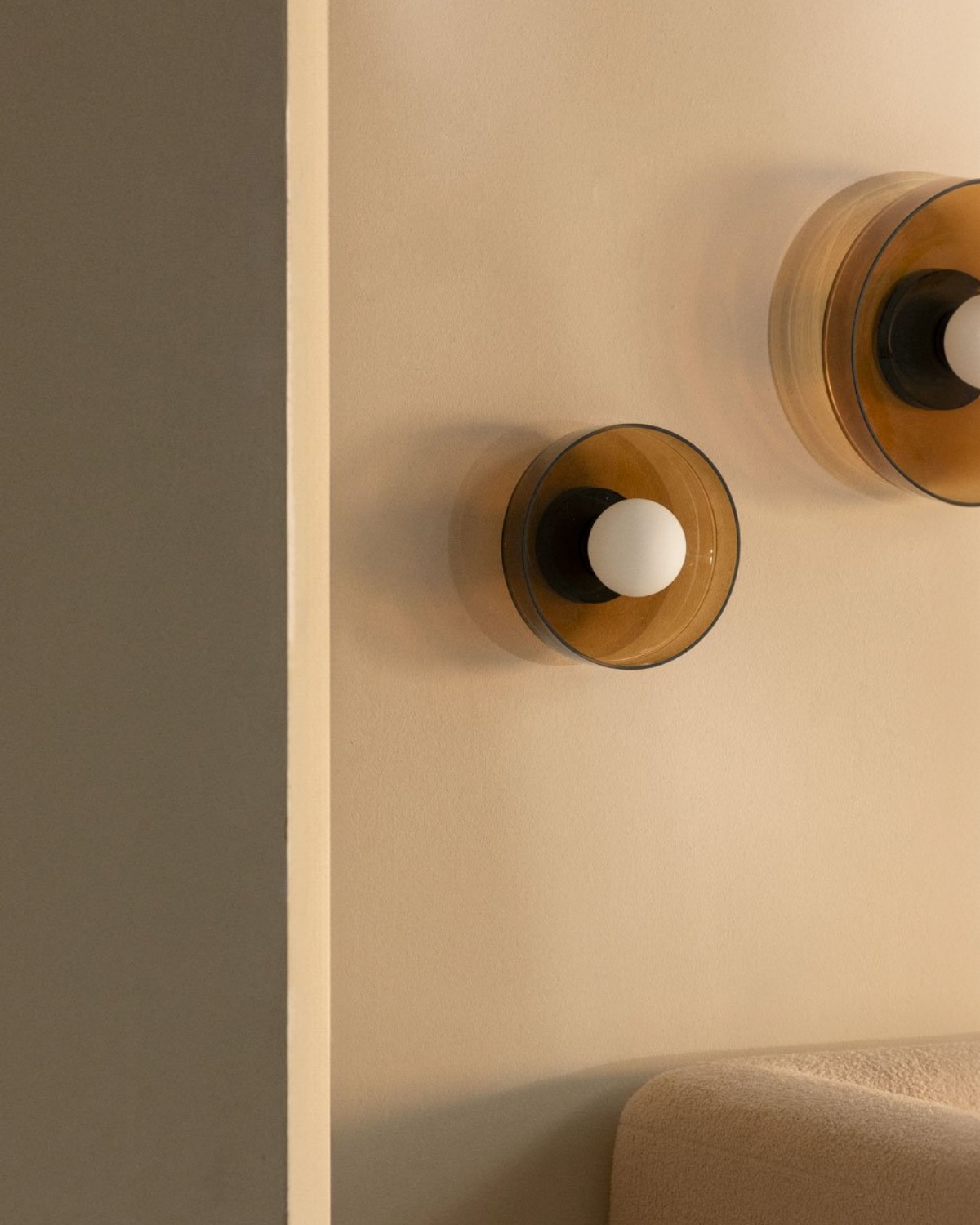 Настенный светильник с янтарным стеклом Кассель - Ø 25 см. Louvre Home LHLSC480324SWL