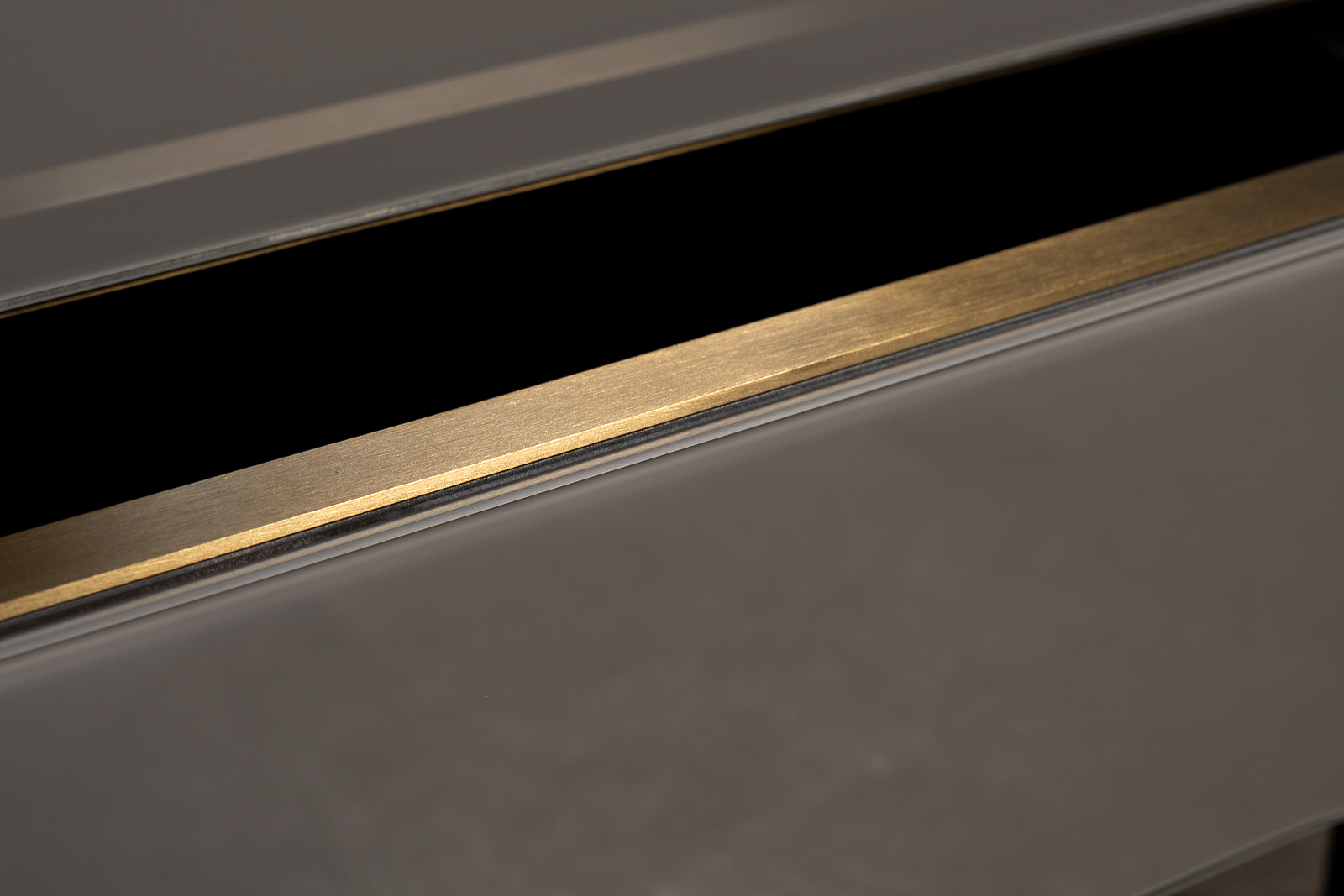 Тумбочка с мя ящиками Garda Decor 77IP-GD011-T