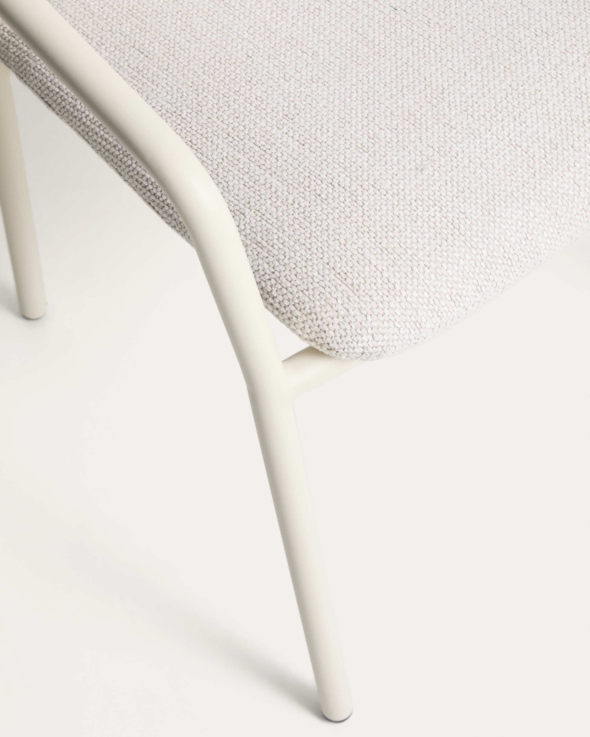 Уличный стул Linosa из бежевого алюминия с бежевой подушкой La Forma 482287