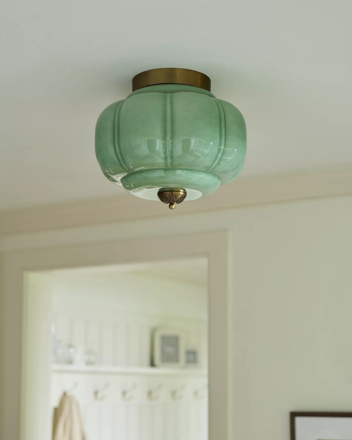 Золотистый светильник Элаиза с зелёным плафоном Louvre Home LFM140825SWL