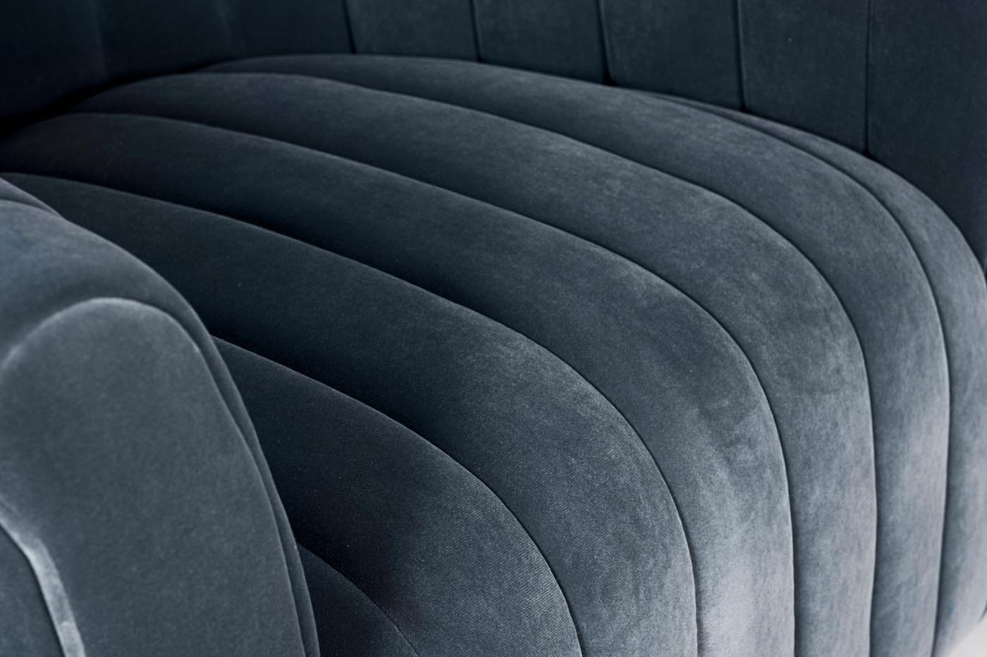 Кресло вращающееся голубое велюровое Garda Decor 48MY-W2588 LTB GO