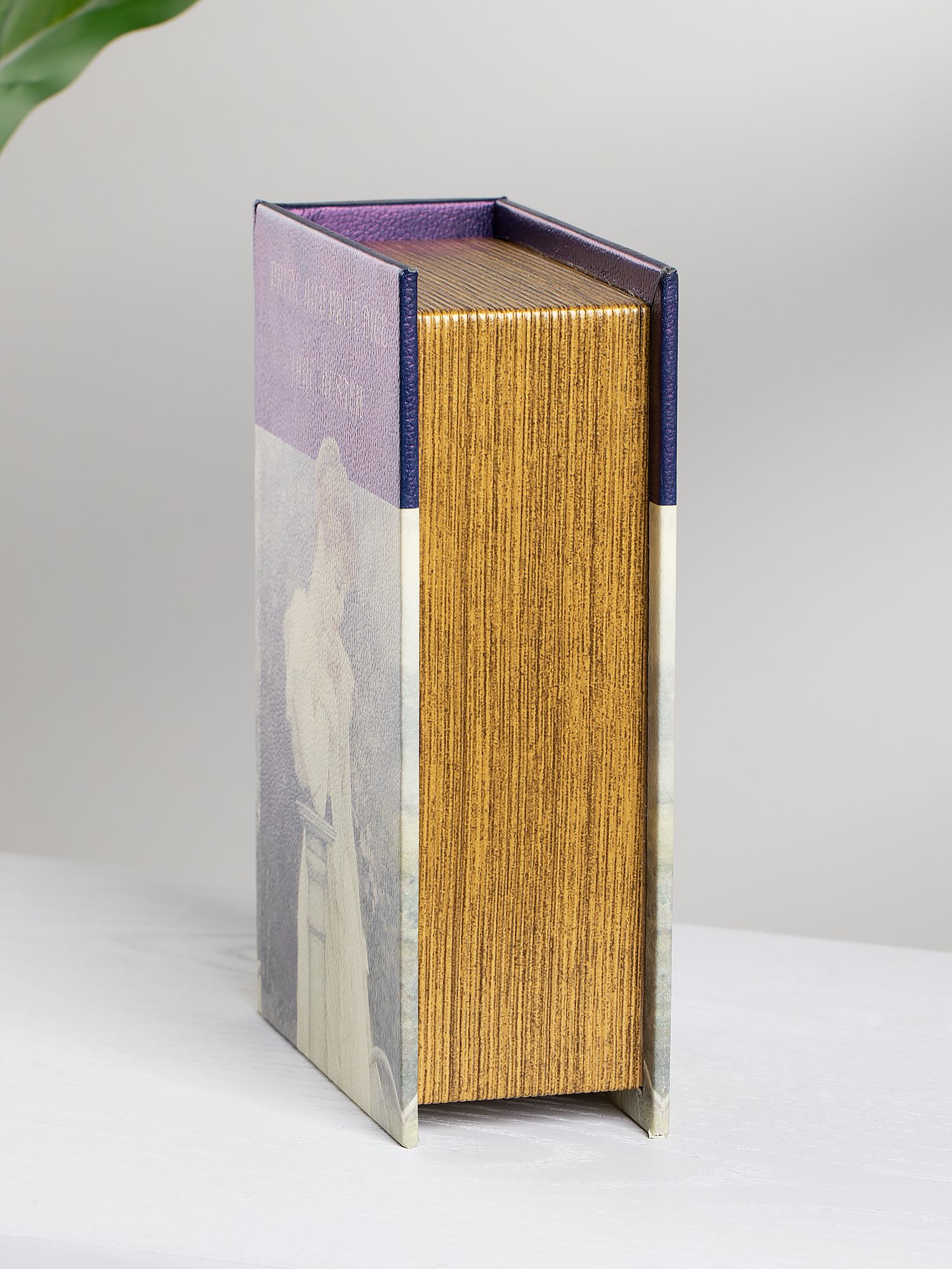 Шкатулка в виде книги Glasar 39-109/2