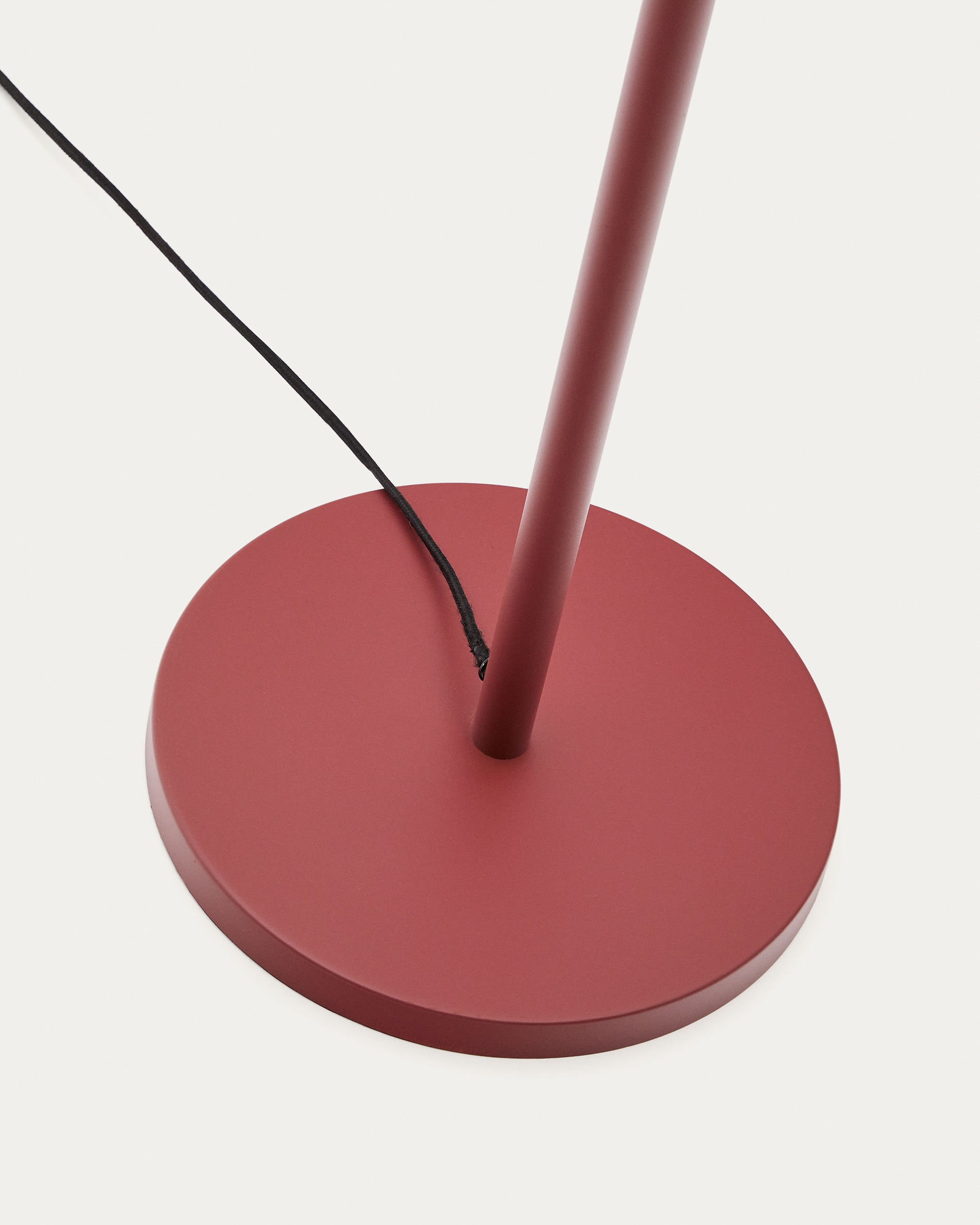 Напольный светильник Navat с терракотовым металлическим основанием La Forma (ex Julia Grup)