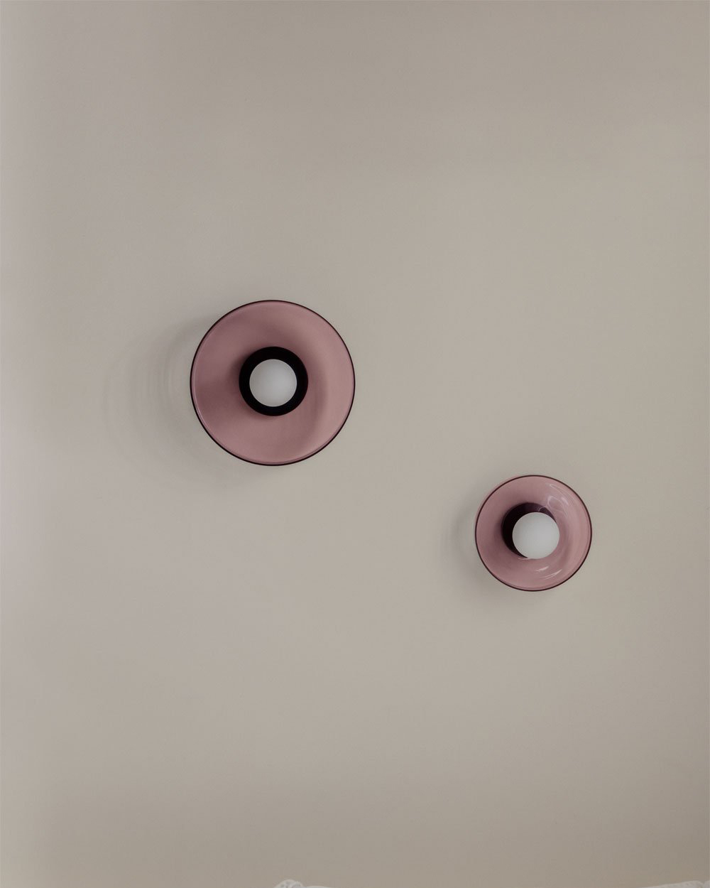 Настенный светильник с розовым стеклом Кассель  - Ø 25 см Louvre Home LHLSC490324SWL