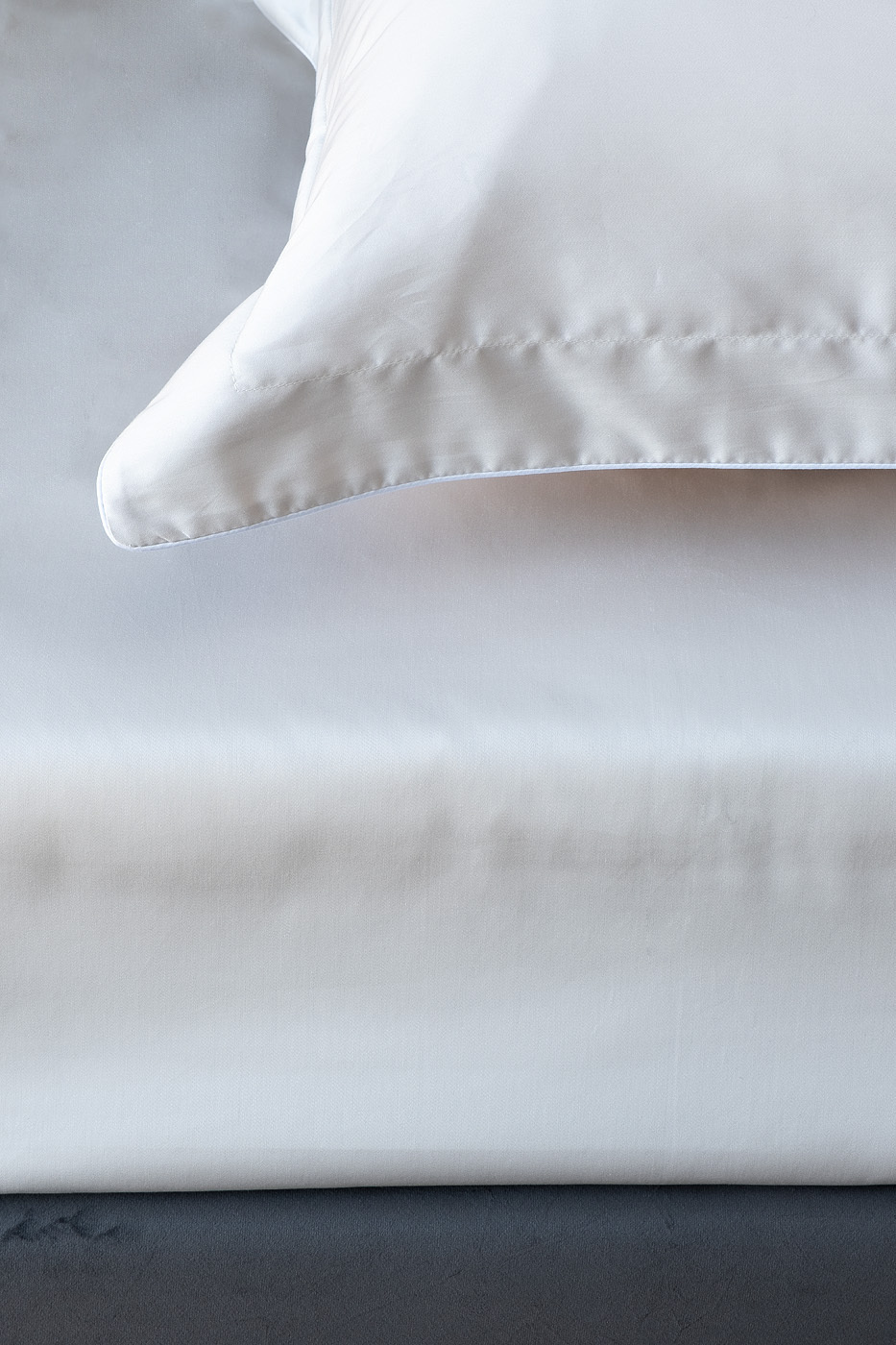 Простыня сатиновая на резинке 90х200х22см жемчужная Garda Decor 107TD-DP010G -PROS RES ZHE