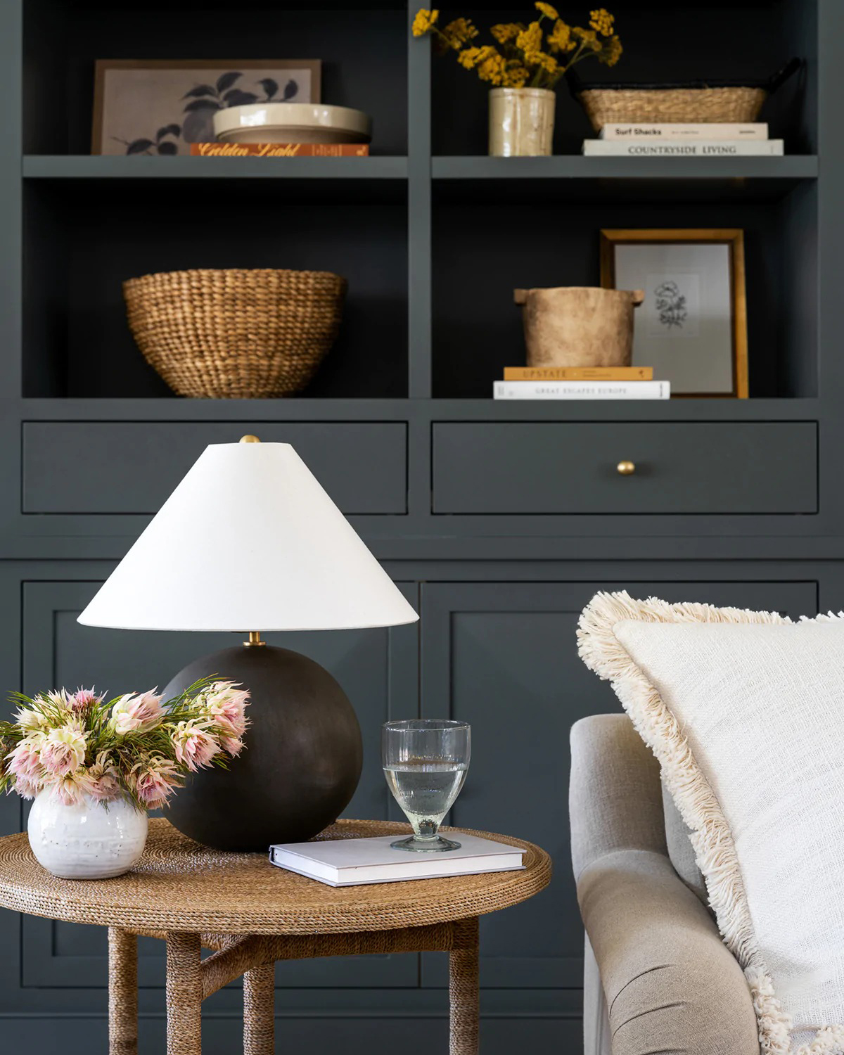 Настольная лампа Тесс с черным керамическим основанием Louvre Home LTL646952MGI