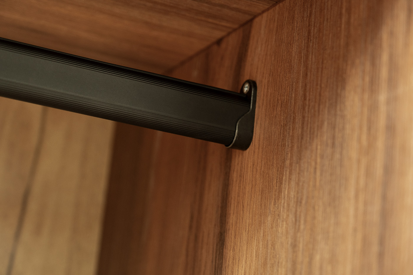 Шкаф Alto двухдверный с полками цвет дуб Garda Decor GD-10007-2