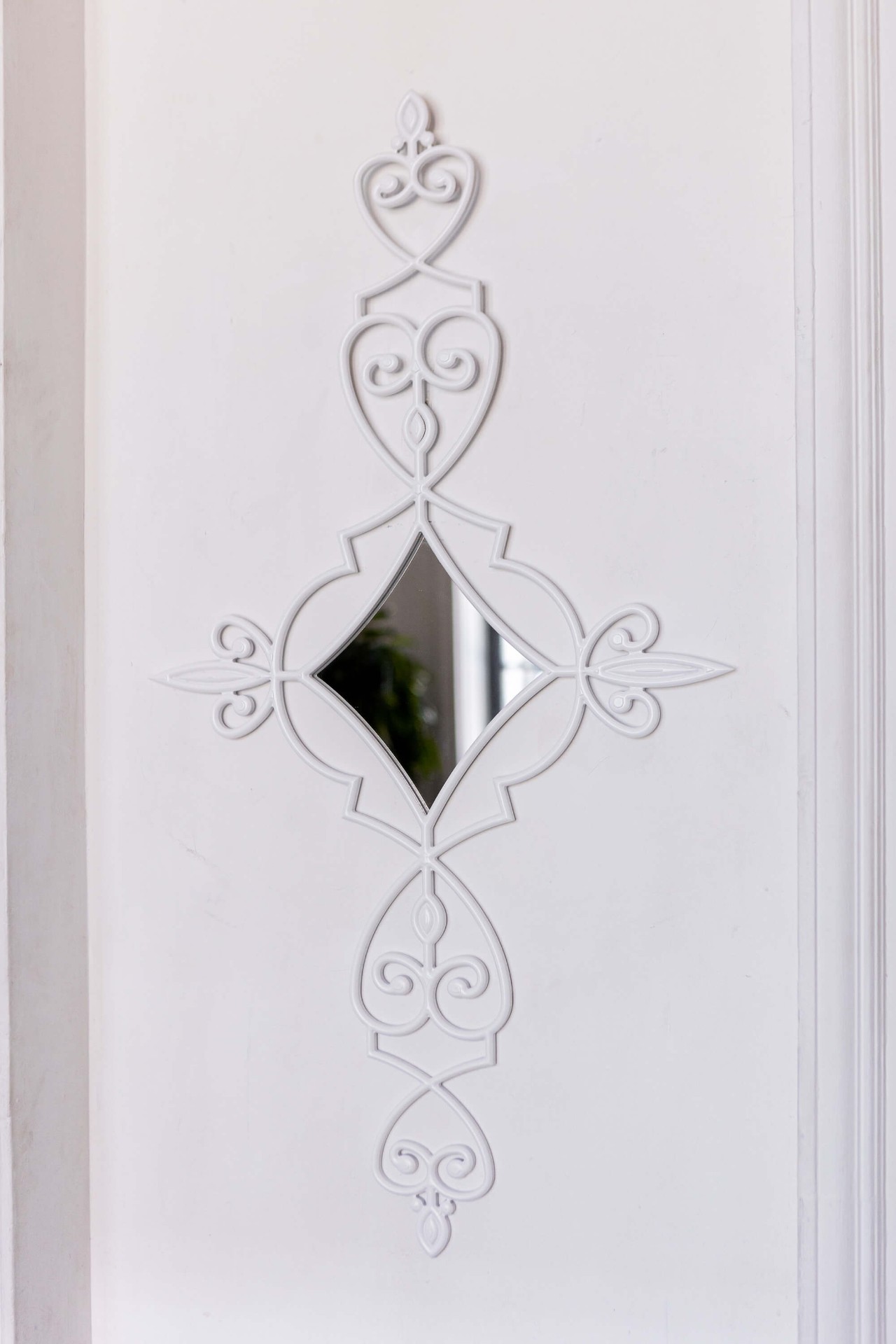 Зеркало BountyHome Lissman White mv410-white