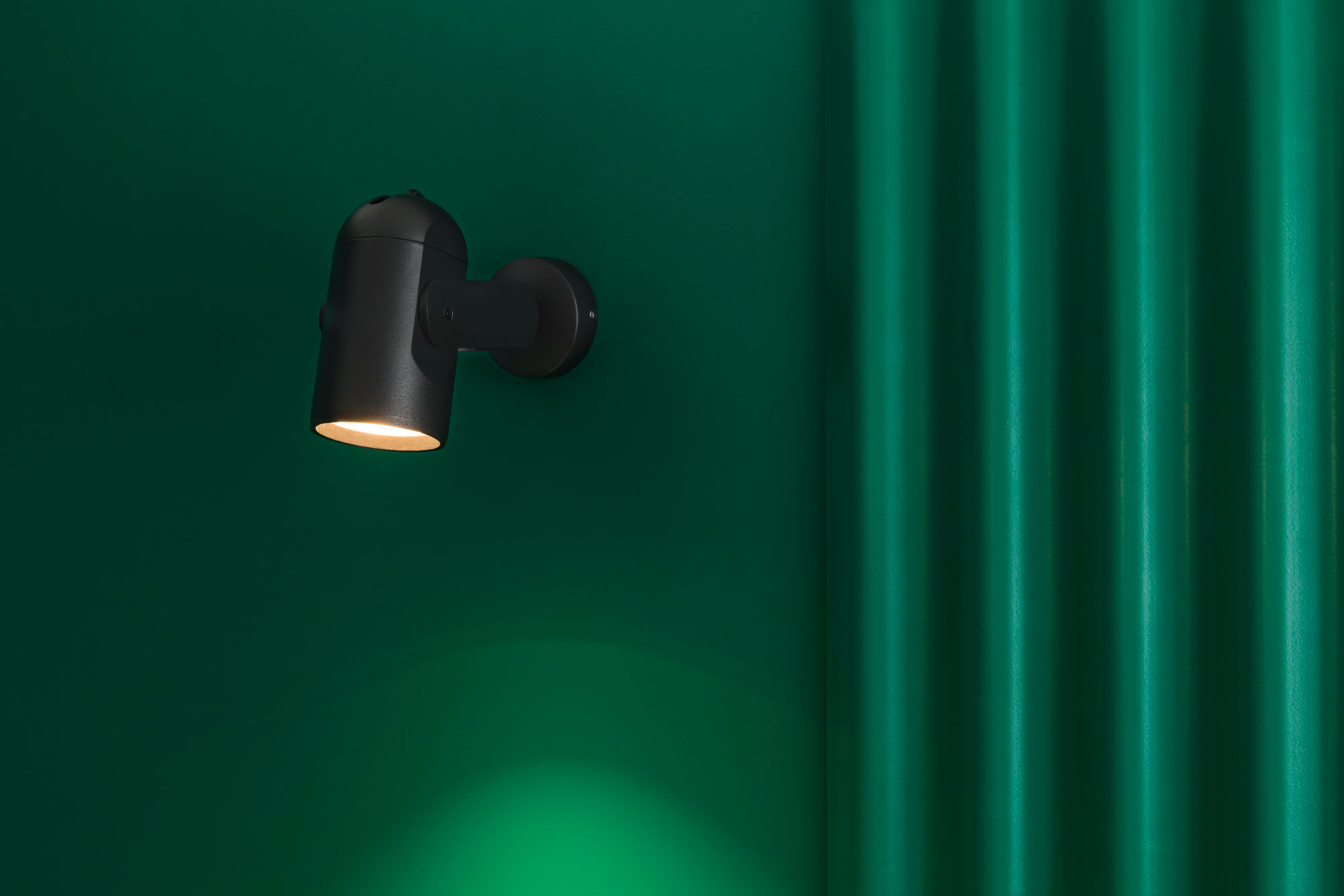 Уличный фонарь Slot-1 черный Faro
