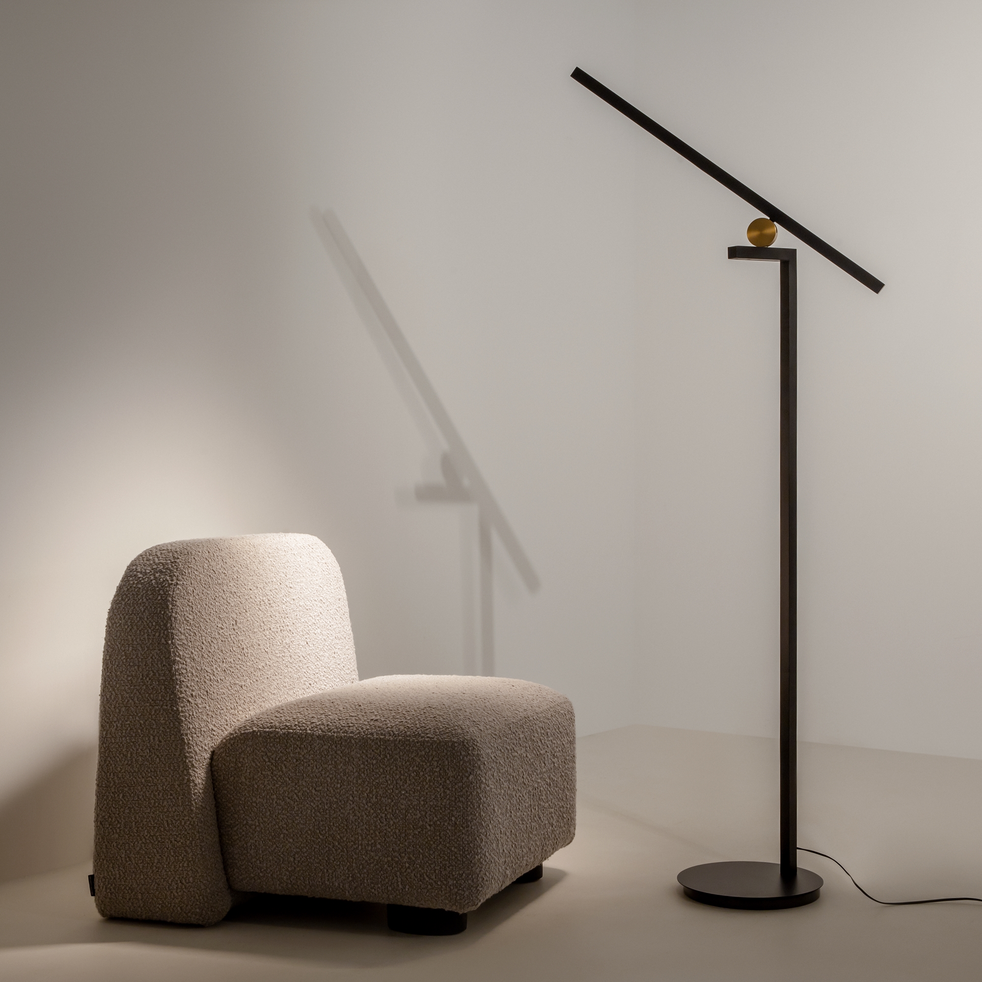 Напольный светильник (торшер) Maytoni MOD363FL-L14B3K