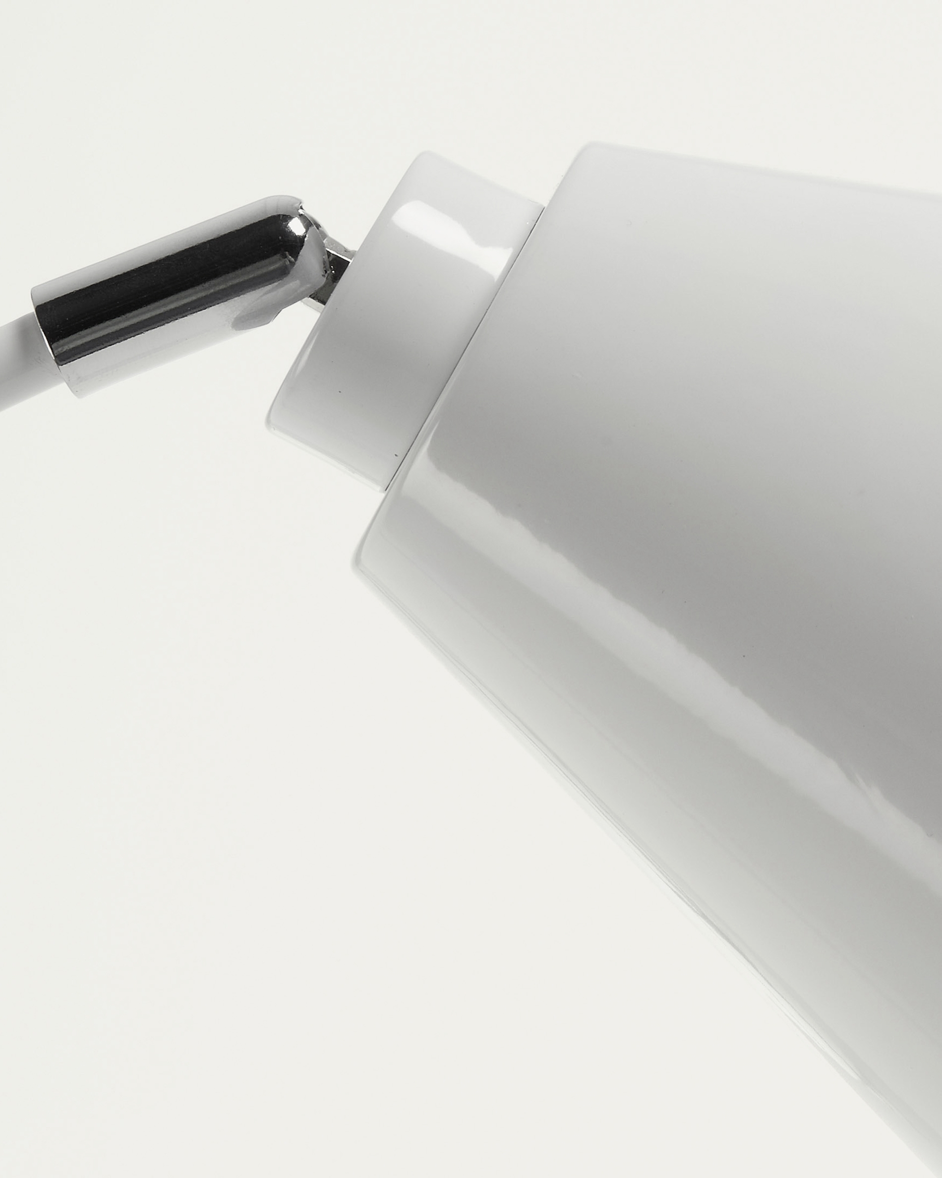 Настольная лампа Priti белая La Forma (ex Julia Grup)