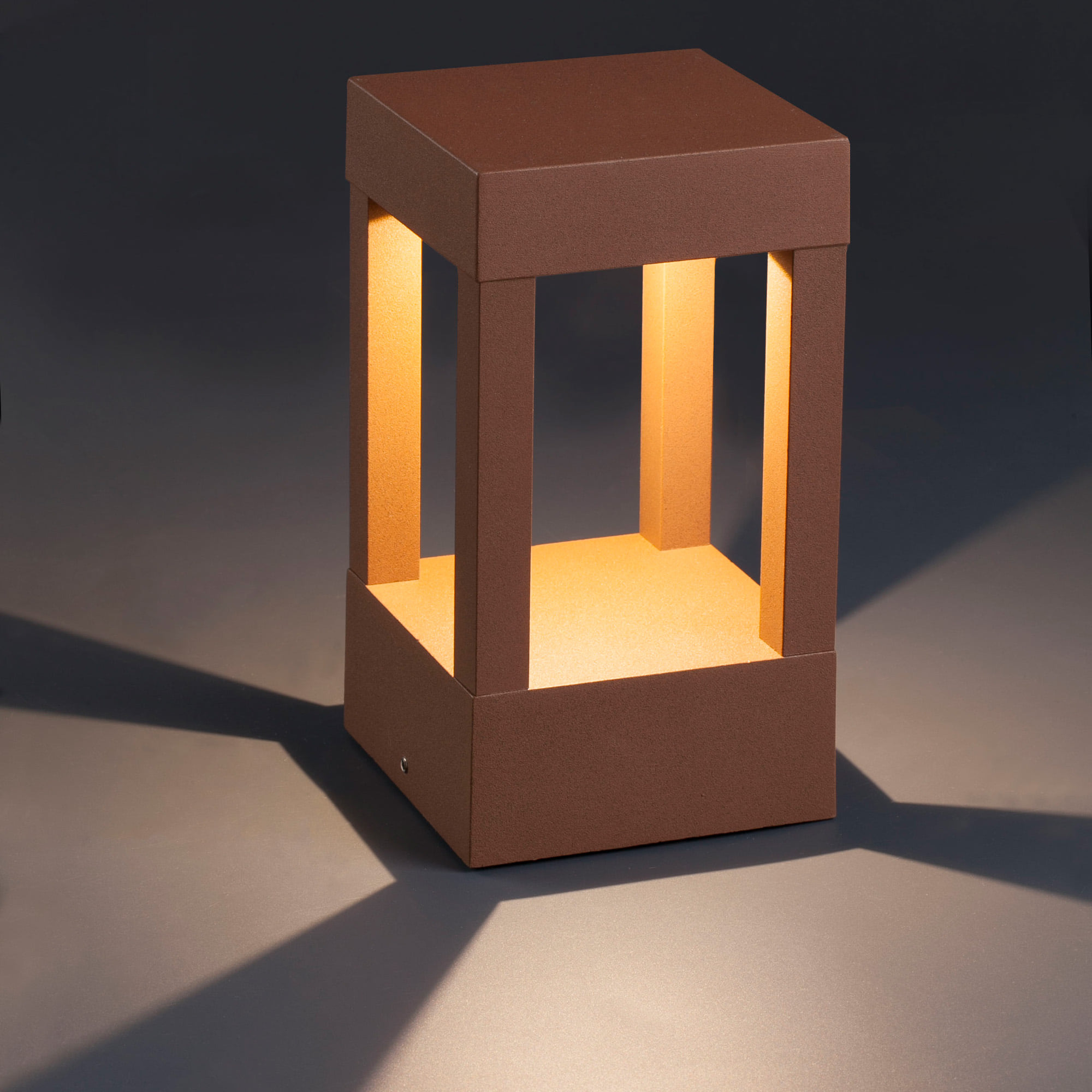 Низкий уличный светильник Agra Led Faro