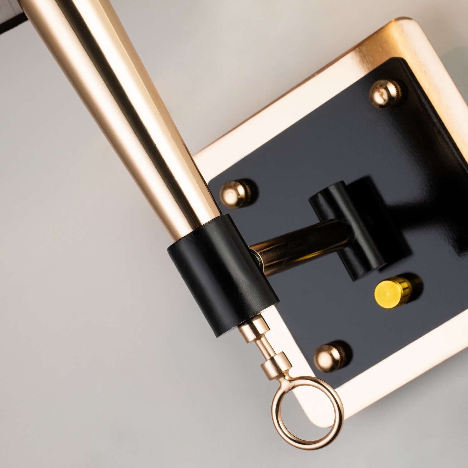 Настенный светильник Favourite 2708-1W