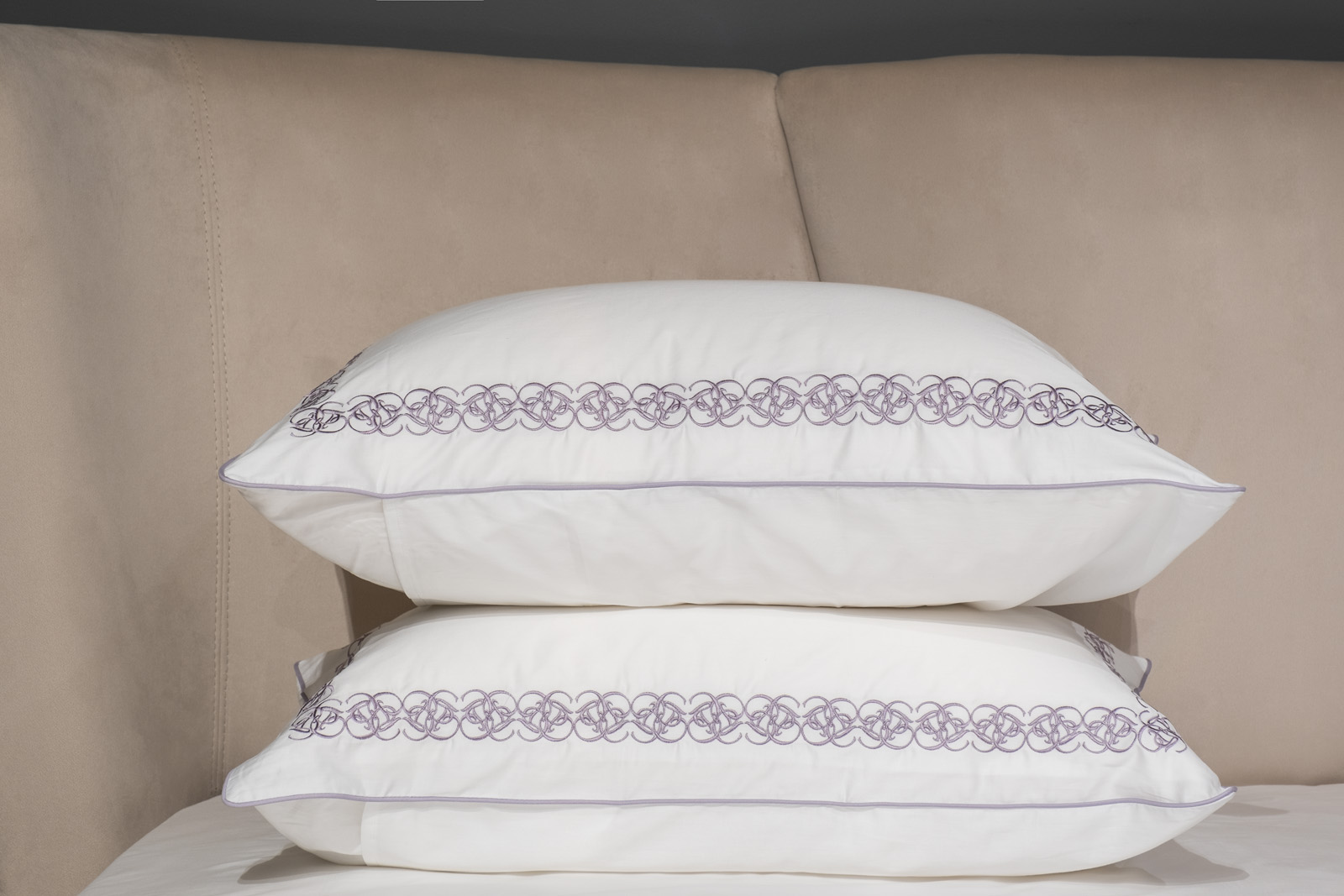 Комплект из 2х наволочек "Фиори" 50х70см сиренево-белый Garda Decor 130HB-00711