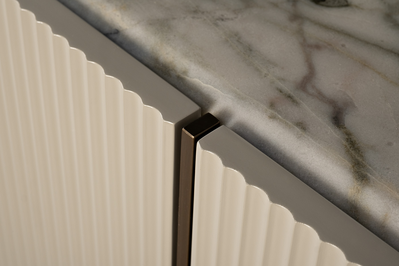 Комод с мраморной столешницей серый Garda Decor 58DB-21636